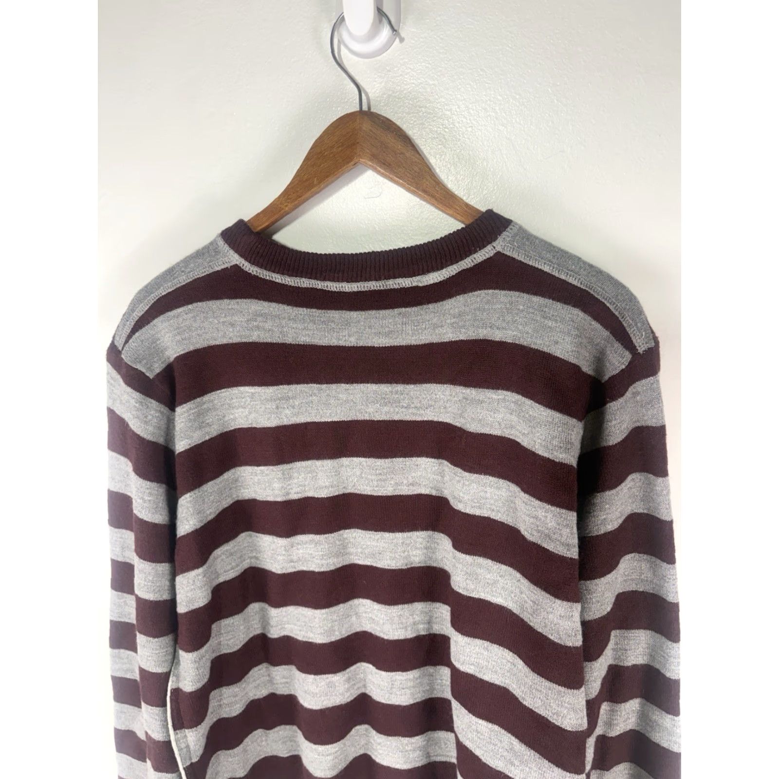 Aeropostale Aeropostale Sweater Shirt Men L Striped Lined Crew Neck Long Sleeve 90s Classic Pullover Burgundy/Gray Size L Size US L / EU 52-54 / 3 - 5 Thumbnail