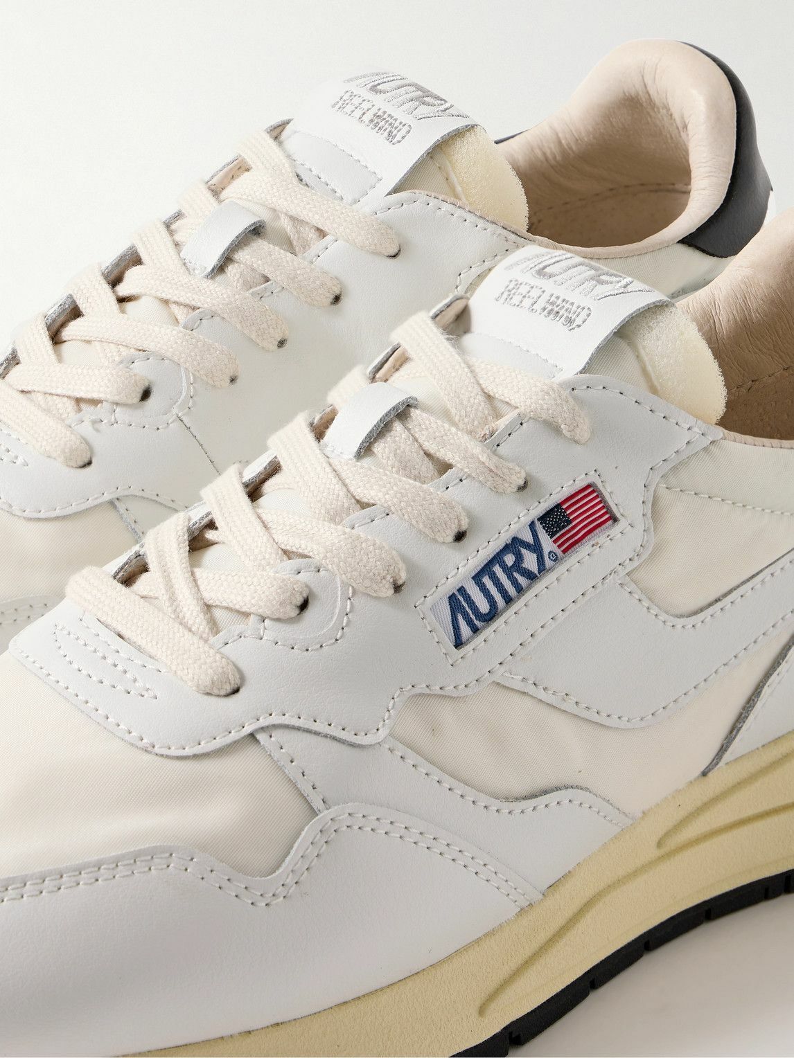 AUTRY o1y0426 Logo Low-Top Sneakers in White/Black Size US 10 / EU 43 - 3 Thumbnail