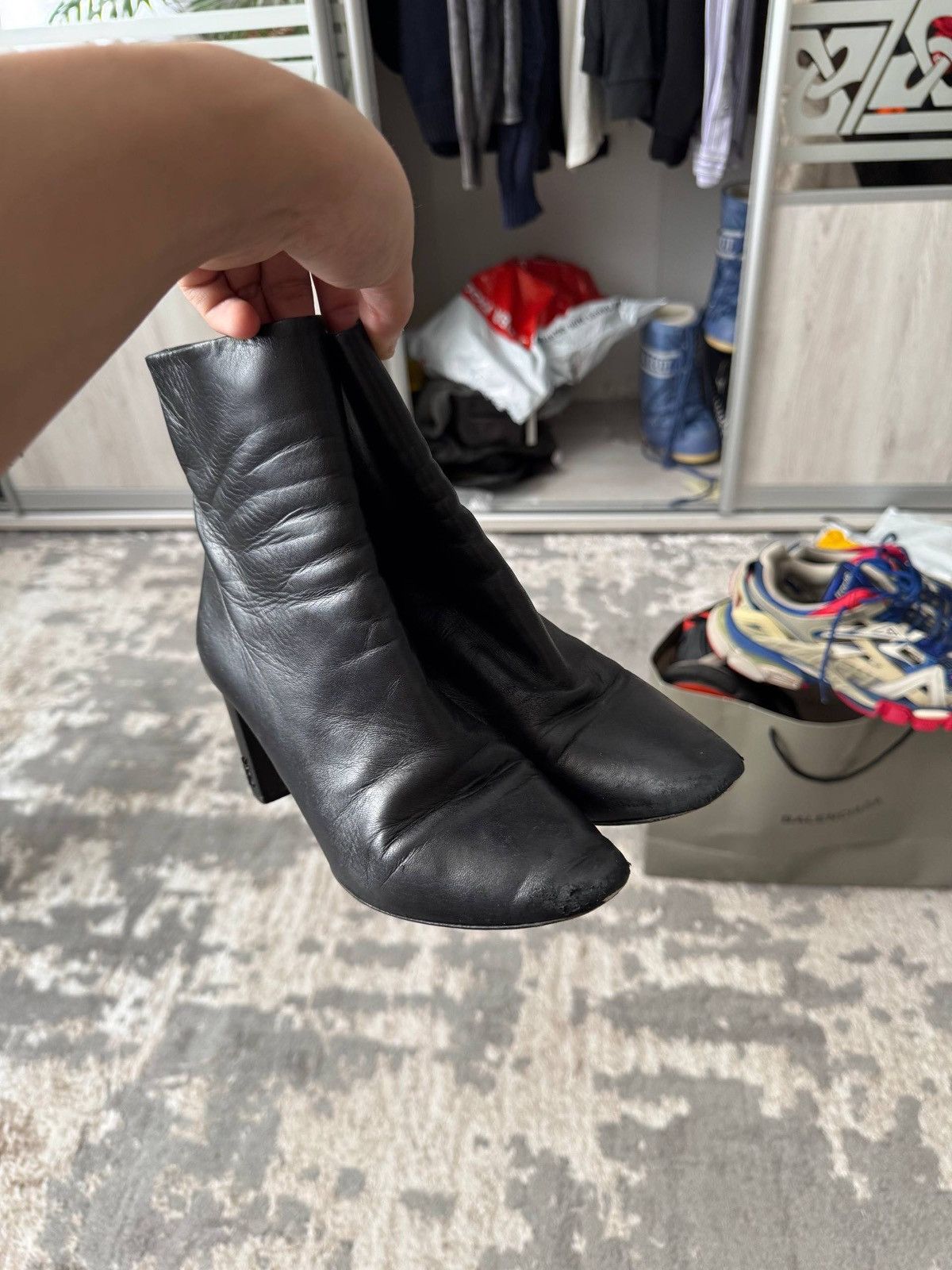 Saint Laurent Paris Lou Ankle Boots in Leather in Black Size US 7.5 / IT 37.5 - 2 Thumbnail