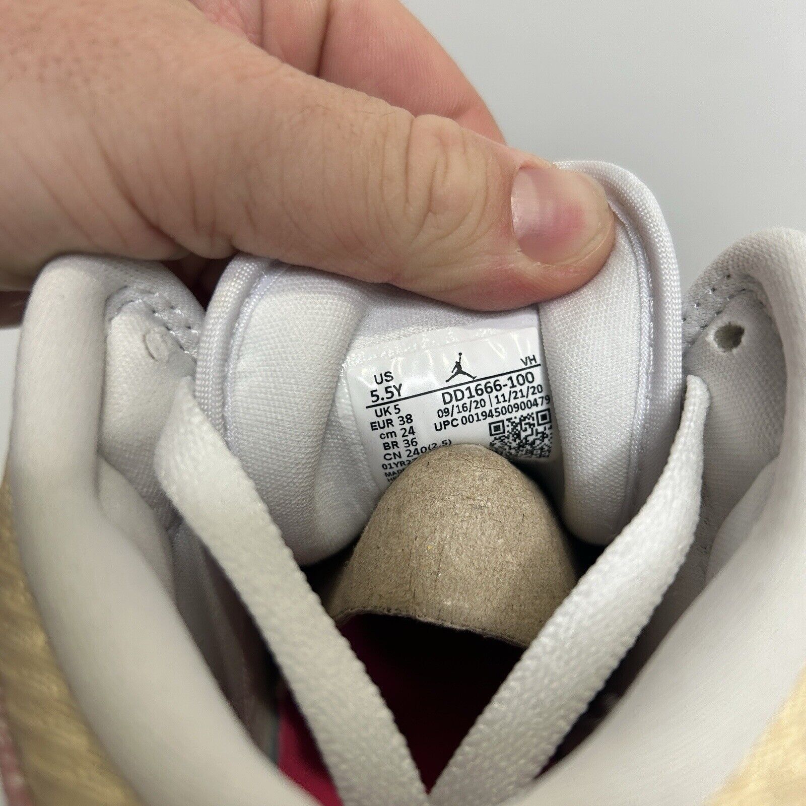 Nike Nike Air Jordan 1 Mid SE GS “Ice Cream/Paint Drip” 2024 Size US 7 / IT 37 - 6 Thumbnail