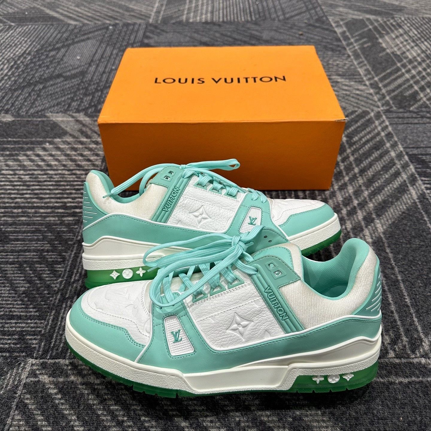 Louis Vuitton Louis Vuitton Trianer Embossed Sneakers Size US 9 / EU 42 - 3 Thumbnail