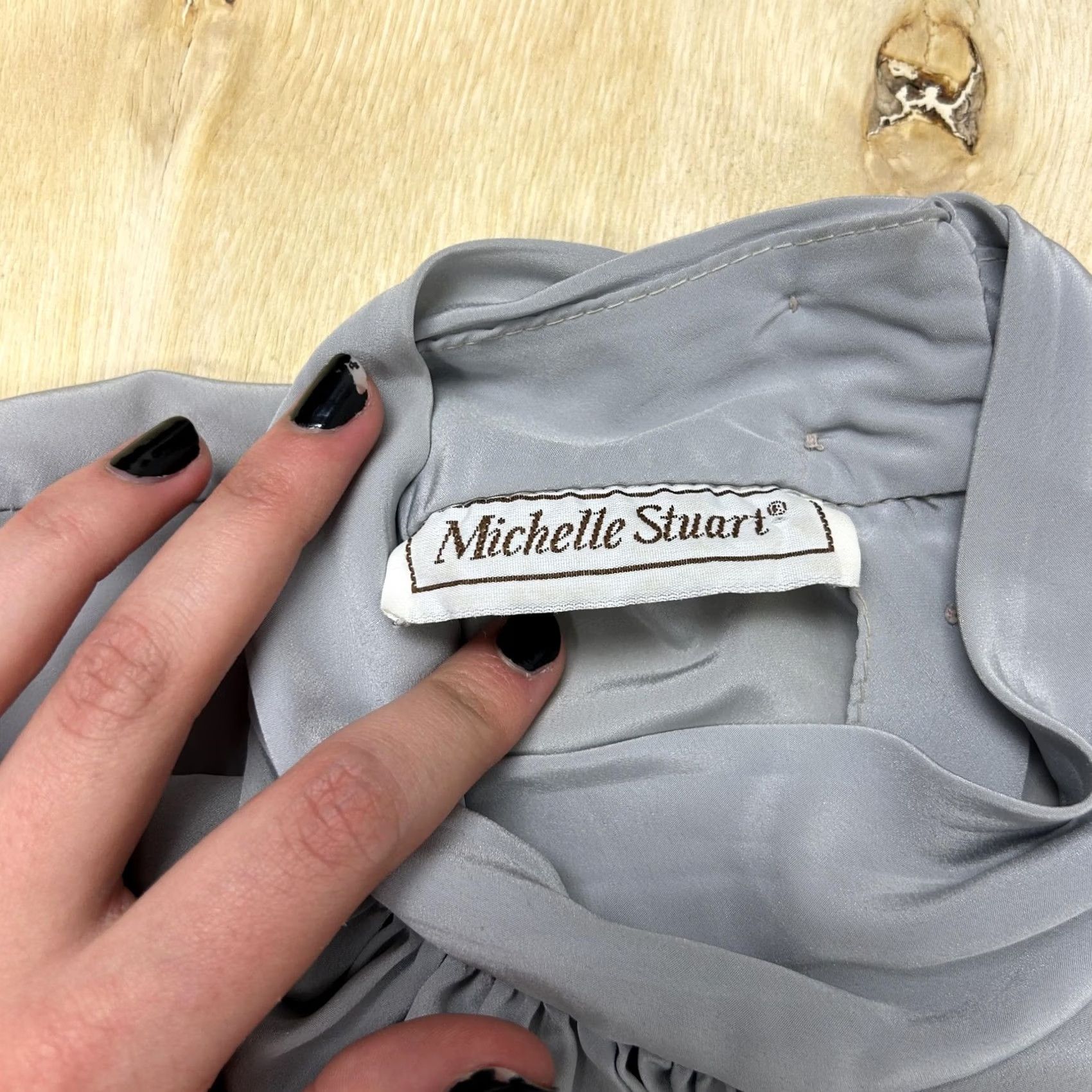 Vintage Vintage Michelle Stuart Blouse Womens Medium Gray Satin Mock Neck Puff Sleeve Size M / US 6-8 / IT 42-44 - 3 Thumbnail