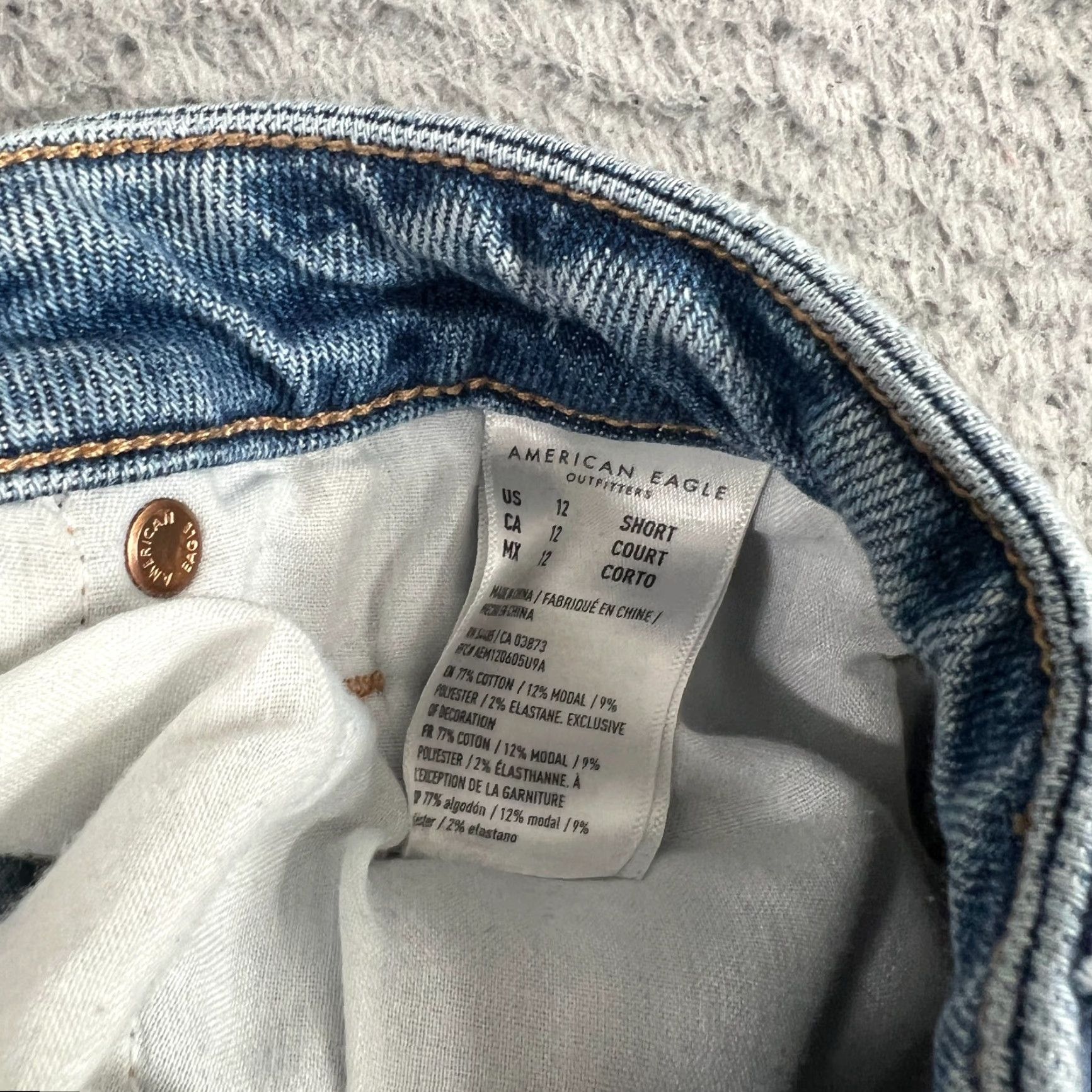 American Eagle Outfitters American Eagle Outfitters Jeans Womens 12 Short Distressed Button Fly Cotton Blend Denim Mom Size 34" / US 12 / IT 48 - 7 Thumbnail