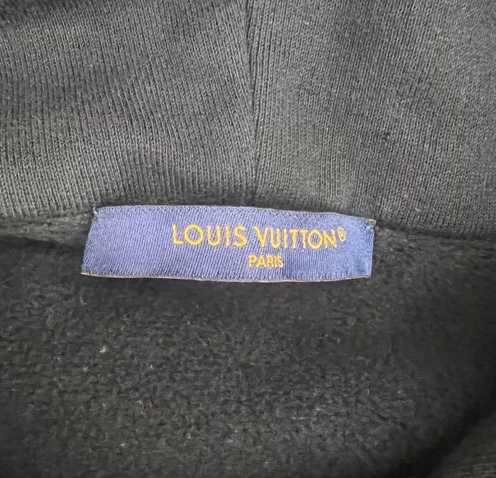 Louis Vuitton LOUIS VUITTON Letter Sweatshirt2412-Nextarrow Size US S / EU 44-46 / 1 - 4 Thumbnail