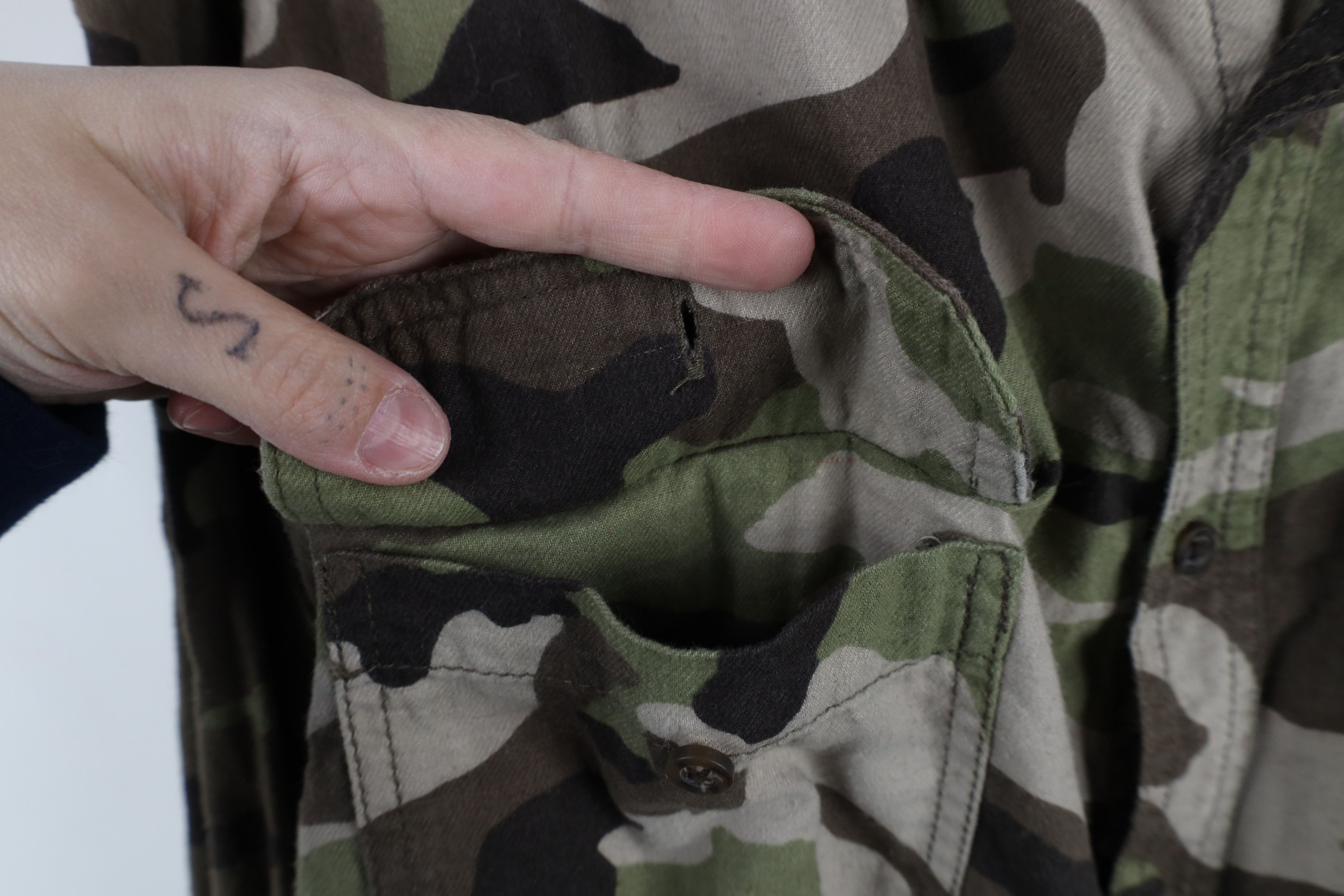 Vintage Vintage 90s Streetwear Camouflage Collared Button Shirt Size US XXL / EU 58 / 5 - 4 Thumbnail