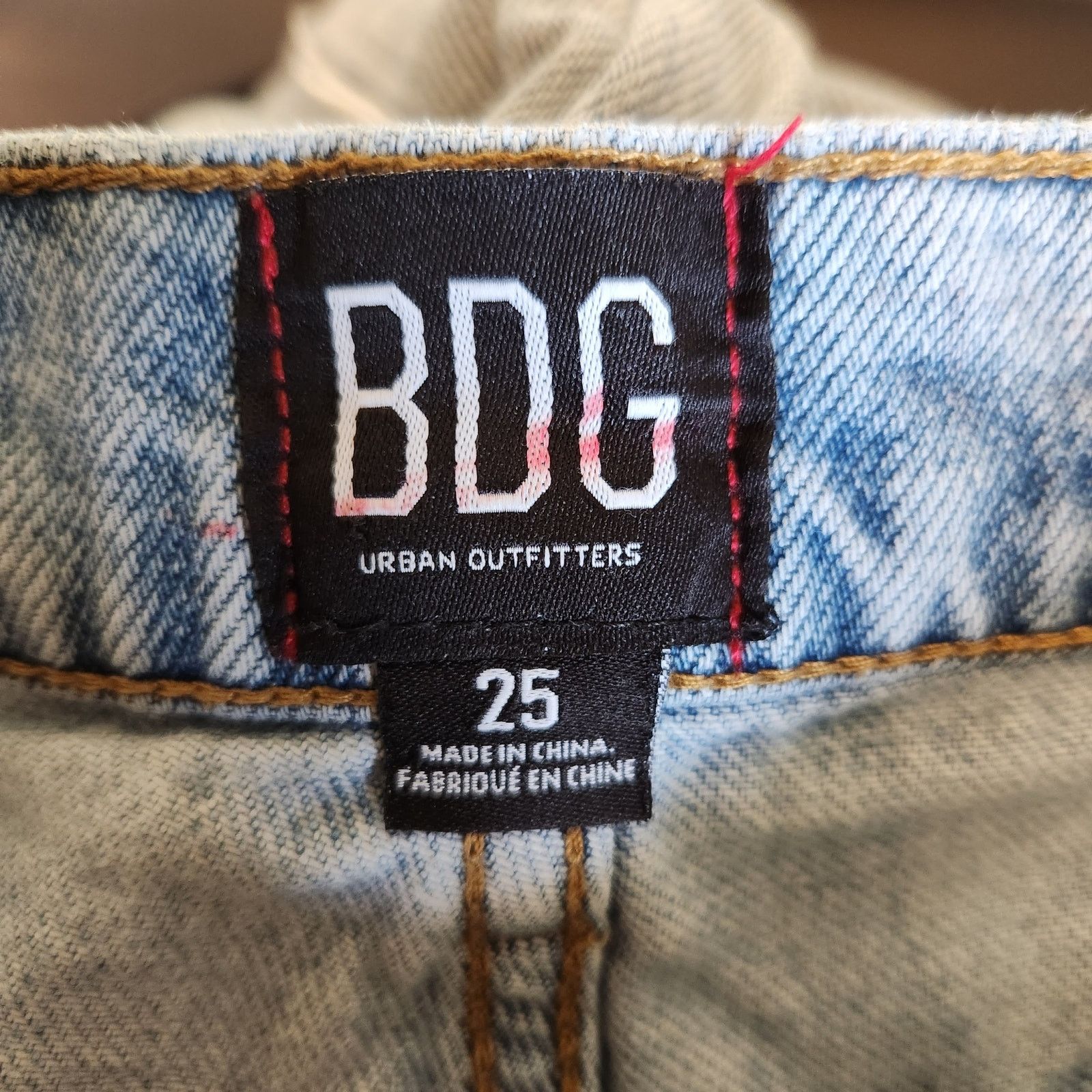 Bdg BDG Urban Outfitters High Waisted Ripped Mom Jeans 28 Size 28" / US 6 / IT 42 - 6 Thumbnail