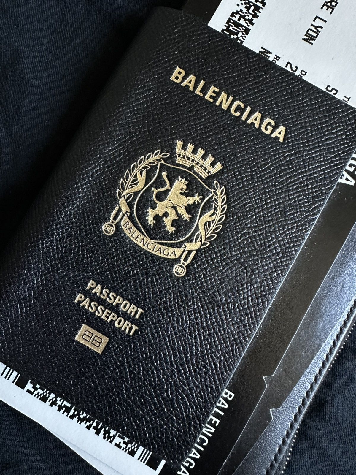 Balenciaga BALENCIAGA PASSPORT PHONE HOLDER CROSSBODY BAG CALFSKIN Size ONE SIZE - 4 Thumbnail