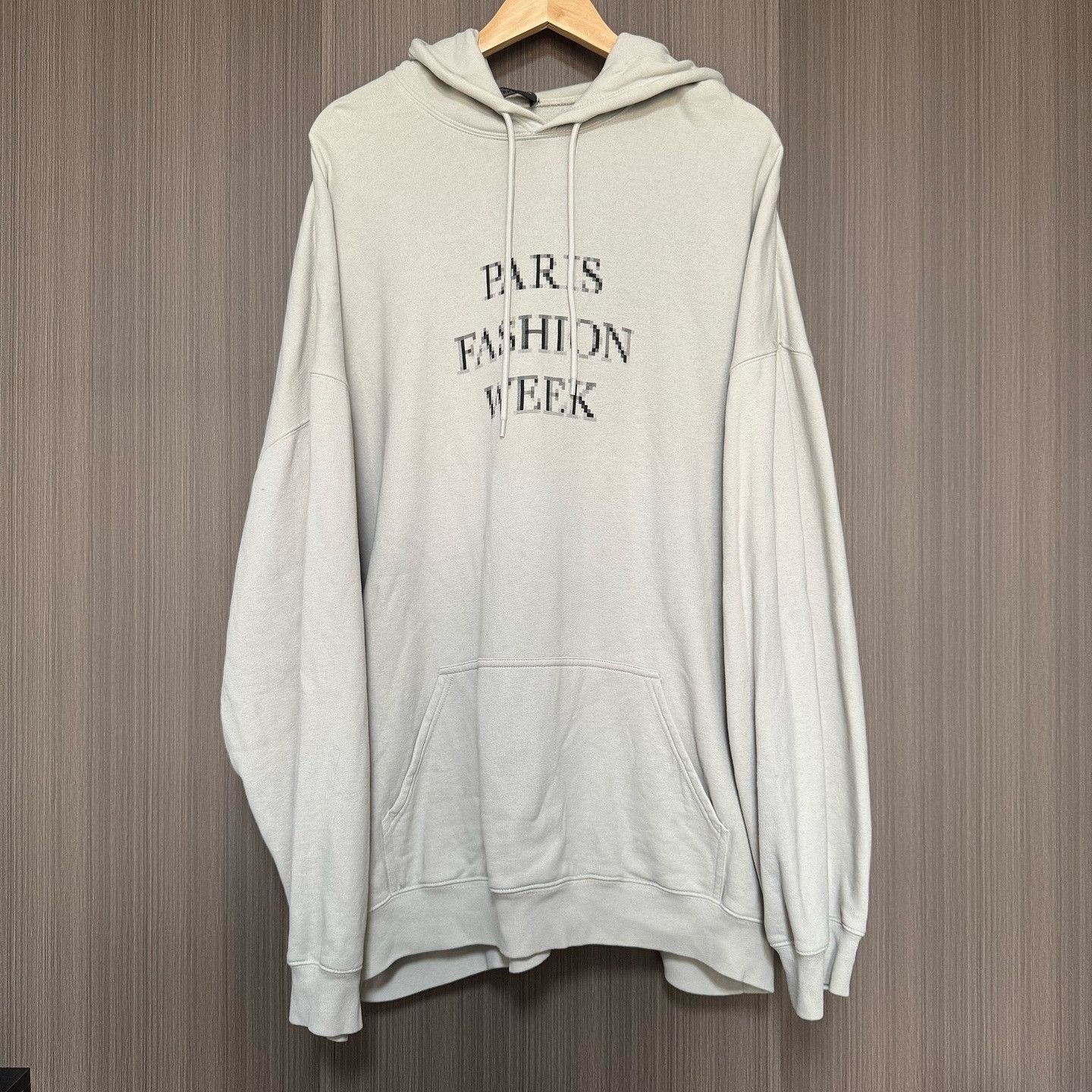 Balenciaga Balenciaga Paris Fashion Week Hoodie Size S Size US S / EU 44-46 / 1 - 1 Thumbnail