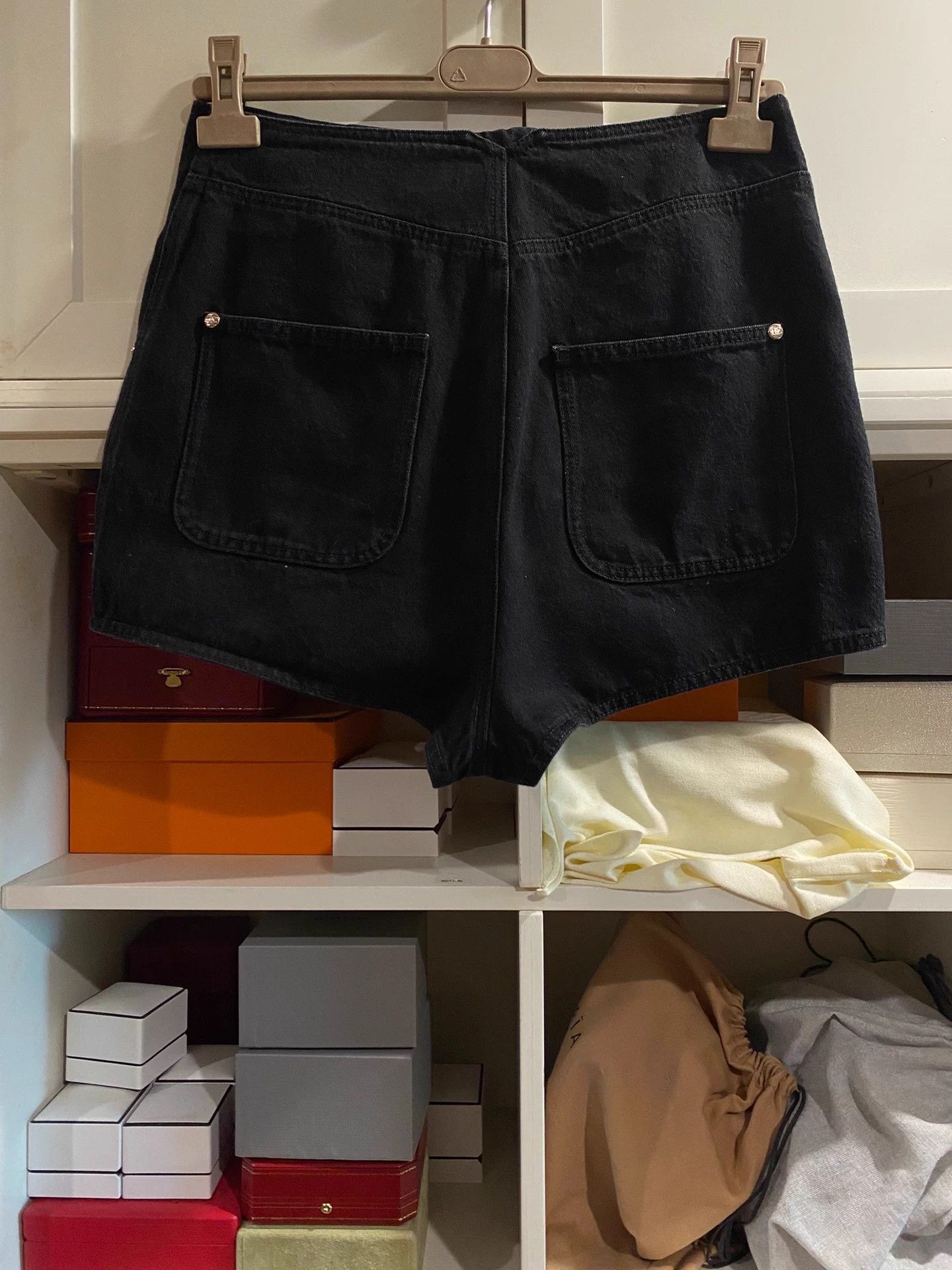 Chanel Chanel High-Waisted Flattering Authentic Shorts Size 40 Size 28" / US 6 / IT 42 - 2 Thumbnail