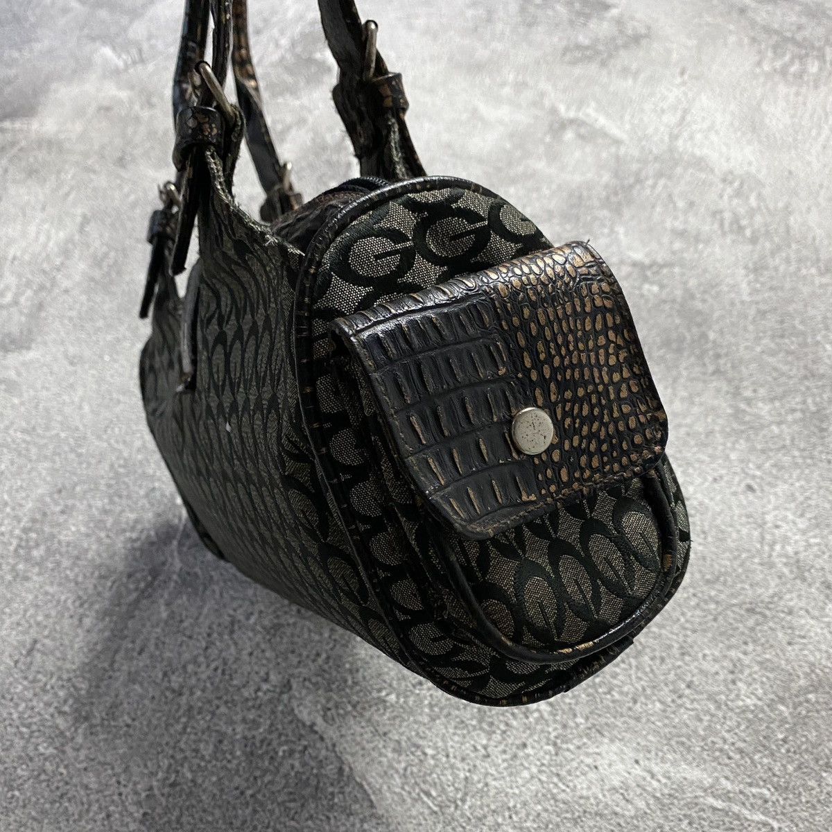 Japanese Brand 2000s Monogram Textured Faux Croc Buckle Handbag Size ONE SIZE - 3 Thumbnail