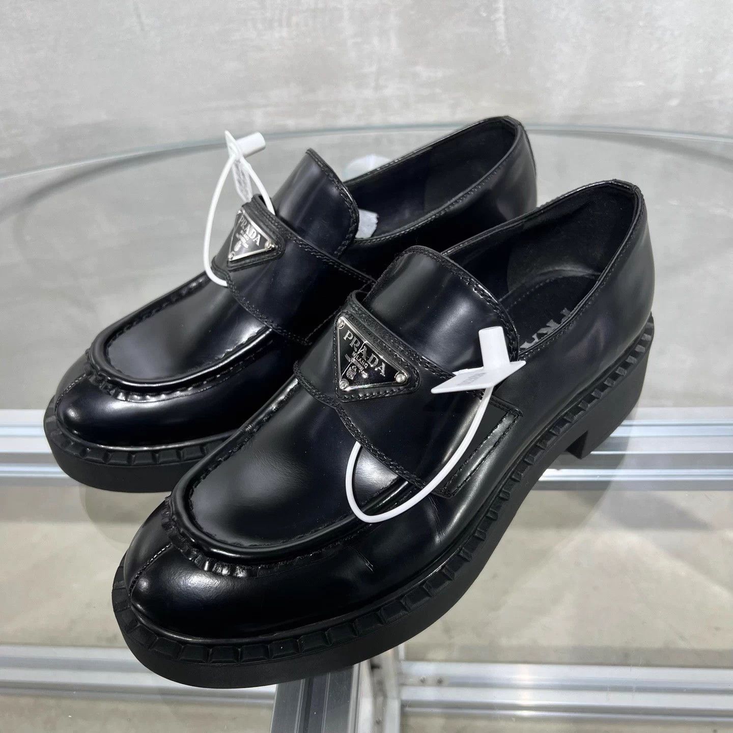 Prada Prada metal triangle logo leather loafer 38 Size US 8 / IT 38 - 2 Thumbnail