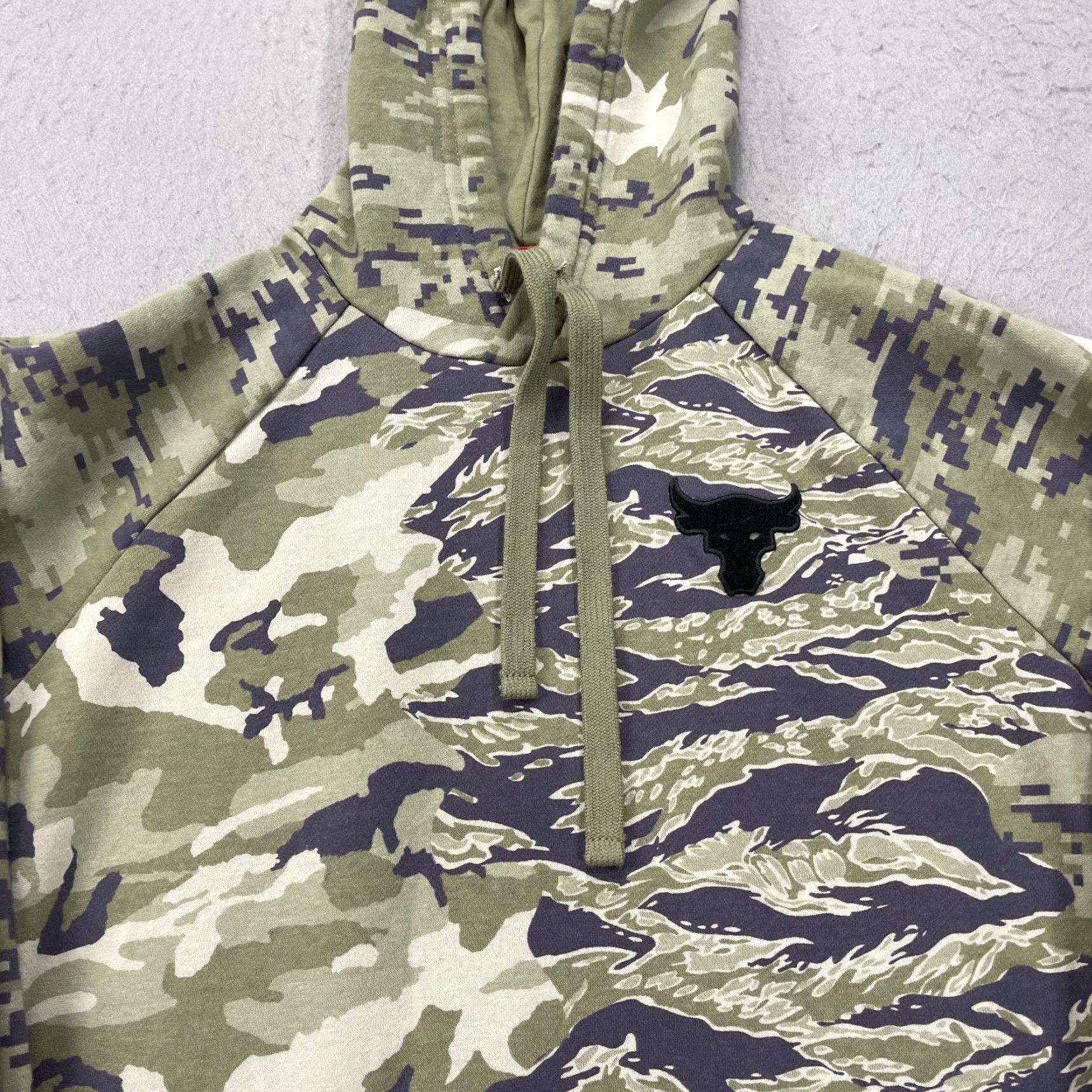 Under Armour Under Armour Project Rock Hoodie Mens M Green Camouflage Sweatshirt Military Gym Pullover Hooded Pockets Bodybuilding, Gym & Training Mens Size US M / EU 48-50 / 2 - 2 Thumbnail