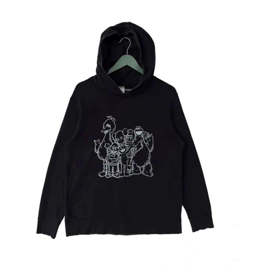 Kaws × Uniqlo Kaws + Uniqlo Sweatshirt Size US S / EU 44-46 / 1 - 1 Thumbnail