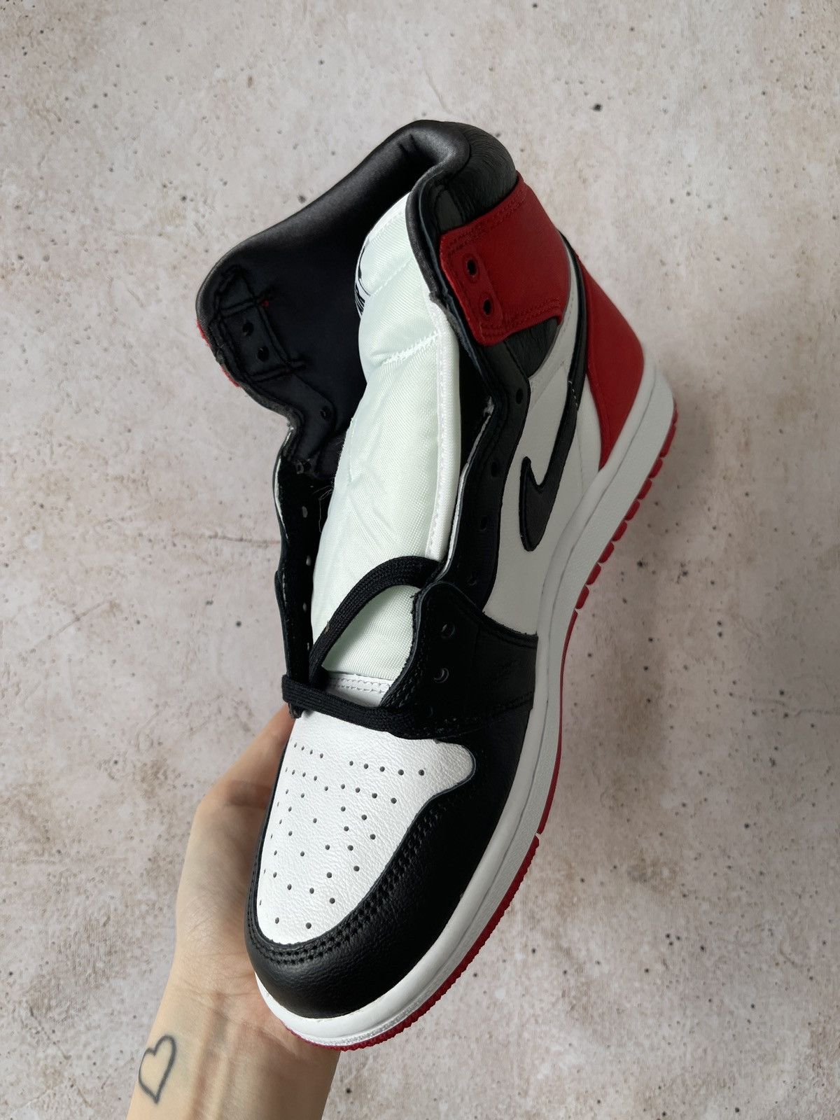 Jordan Brand Jordan 1 Retro High Satin Black Toe (Women's) Size US 12 / IT 42 - 4 Thumbnail
