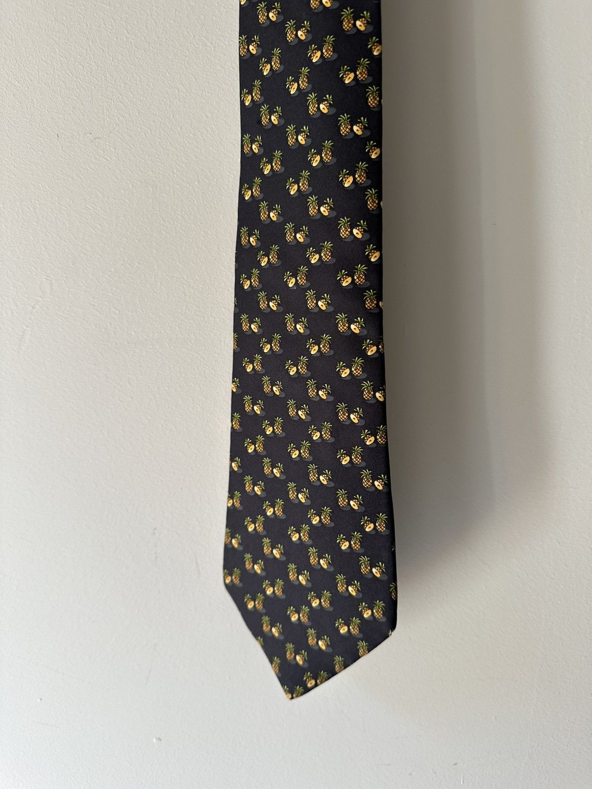 Salvatore Ferragamo Salvatore Ferragamo Silk Tie – Pineapple Print Made in Italy Size ONE SIZE - 2 Thumbnail