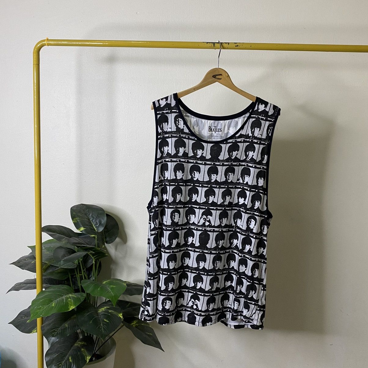 Band Tees Bershka x The Beatles AllOverPrint Tank Top Size US L / EU 52-54 / 3 - 1 Thumbnail