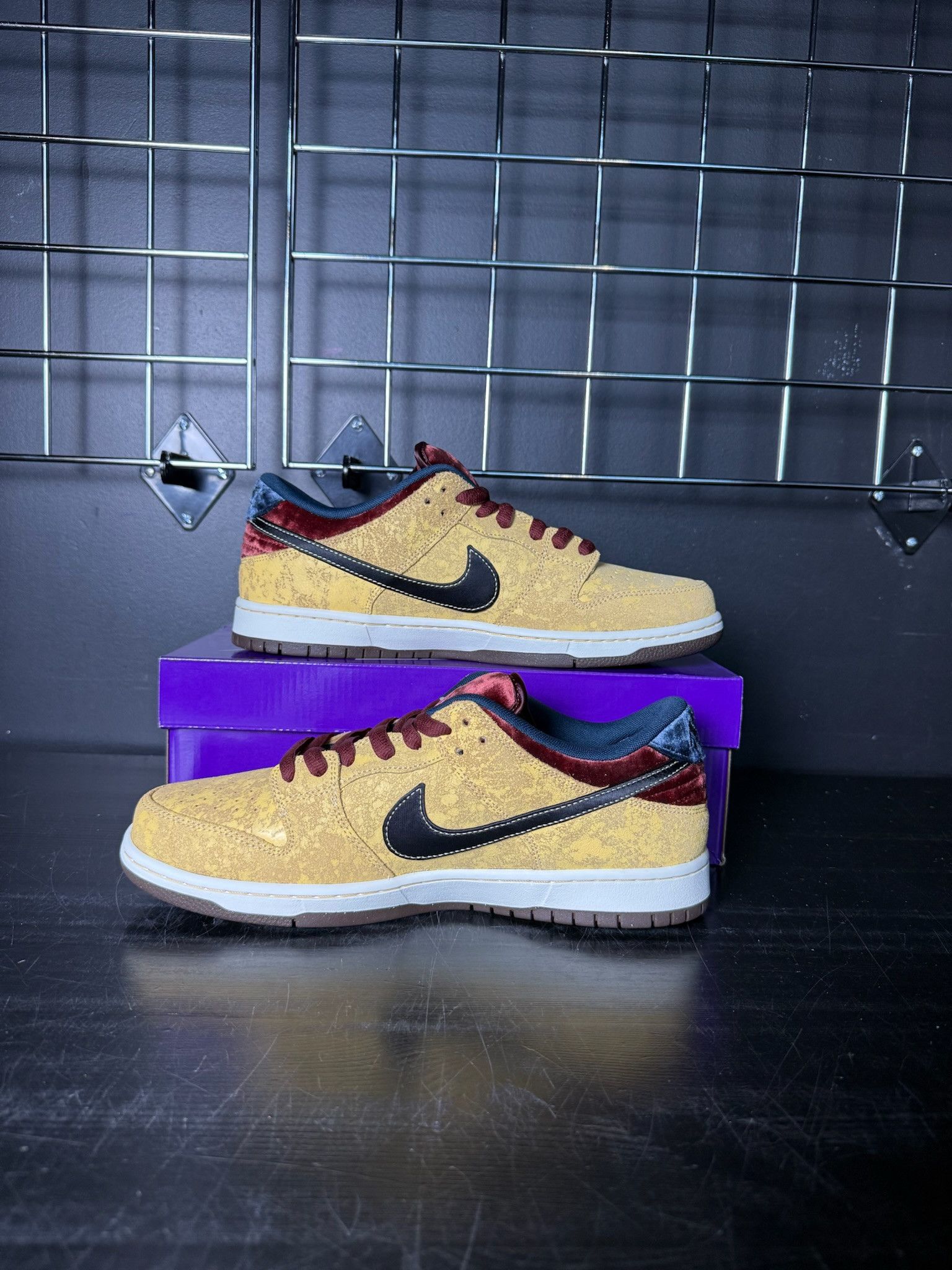 Nike Nike SB Dunk Low "City of Cinema" - Size 11.5 Size US 11.5 / EU 44-45 - 2 Thumbnail