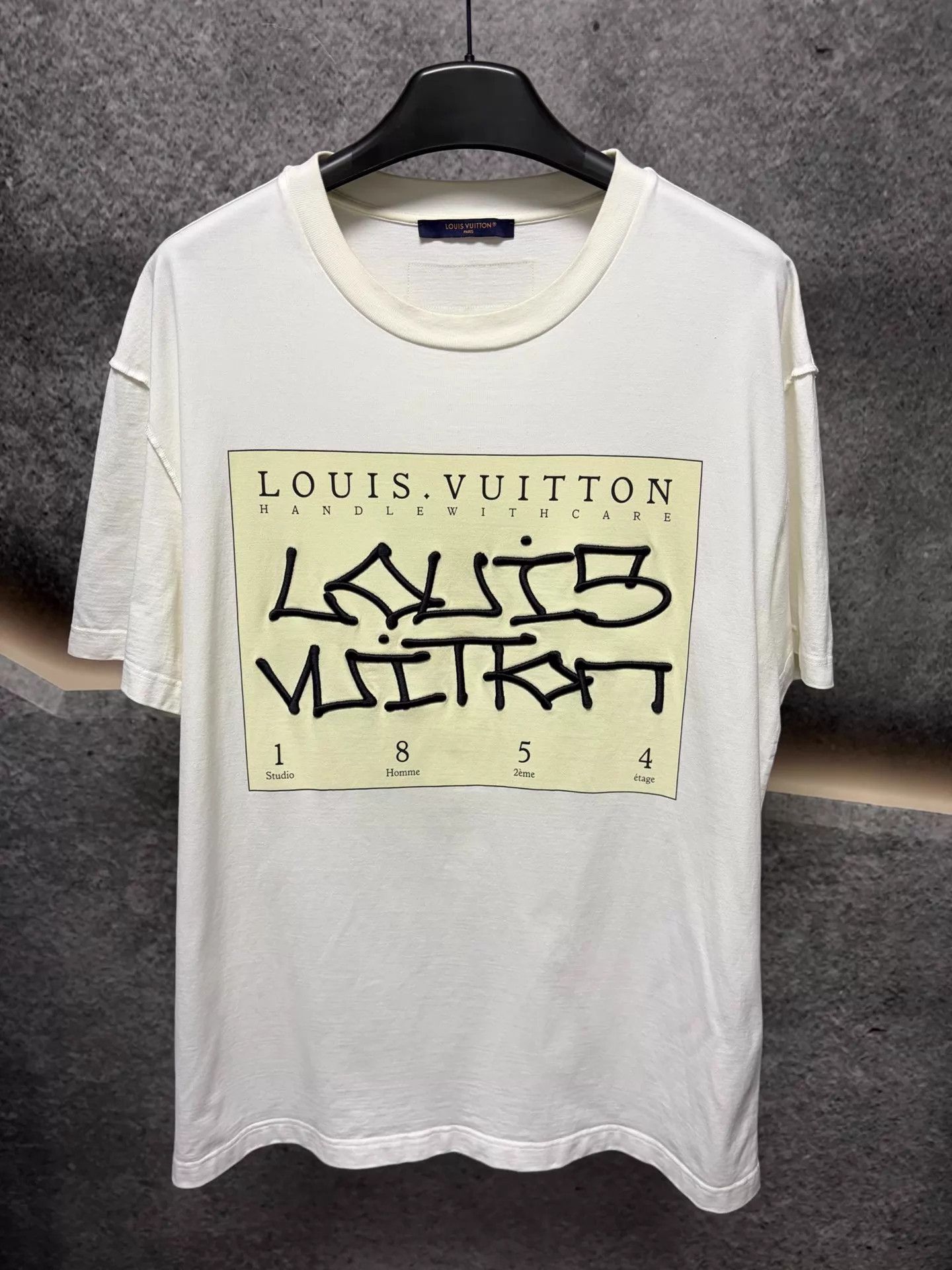 Louis Vuitton LV Signature Short Sleeve T-Shirt XL White Size US XL / EU 56 / 4 - 1 Thumbnail