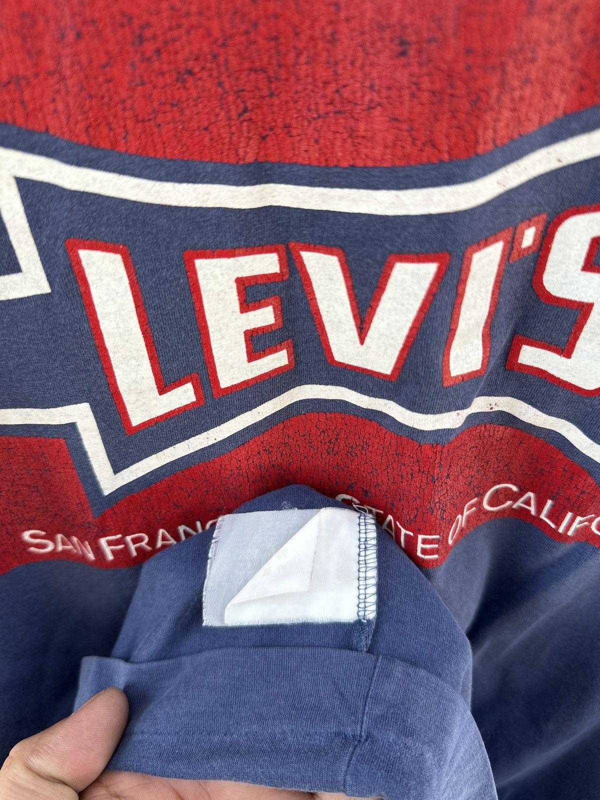 Levi's Vintage Clothing Thrashed Vintage 90s Levis Pocket Long Sleeve Sun Faded Tee Size US M / EU 48-50 / 2 - 7 Thumbnail