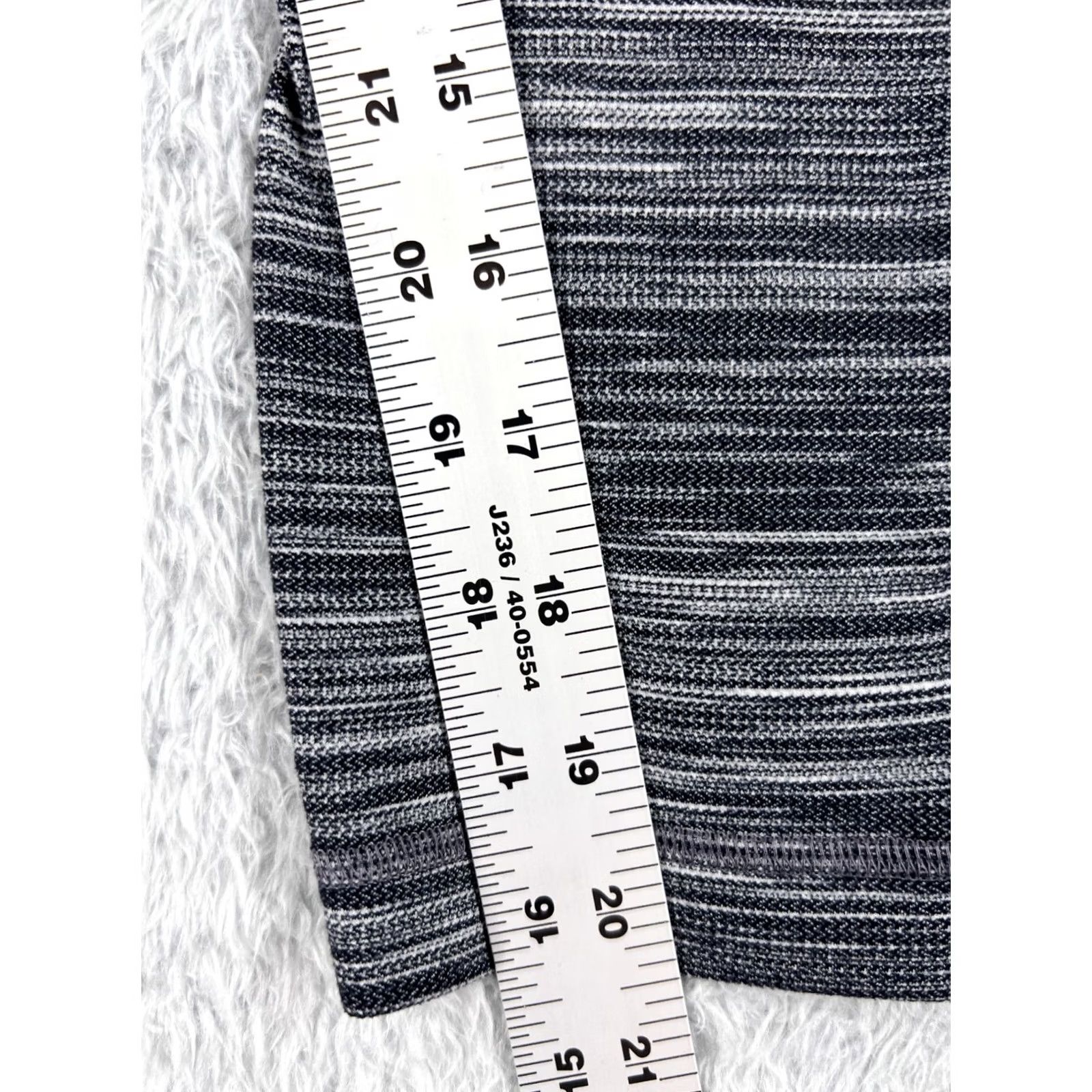 Lululemon Lululemon Align Pants Womens 4 Gray Cropped 21" Inseam Nulu Cross Waist Pockets - 4 Regular Olive? Size 27" / US 4 / IT 40 - 6 Thumbnail