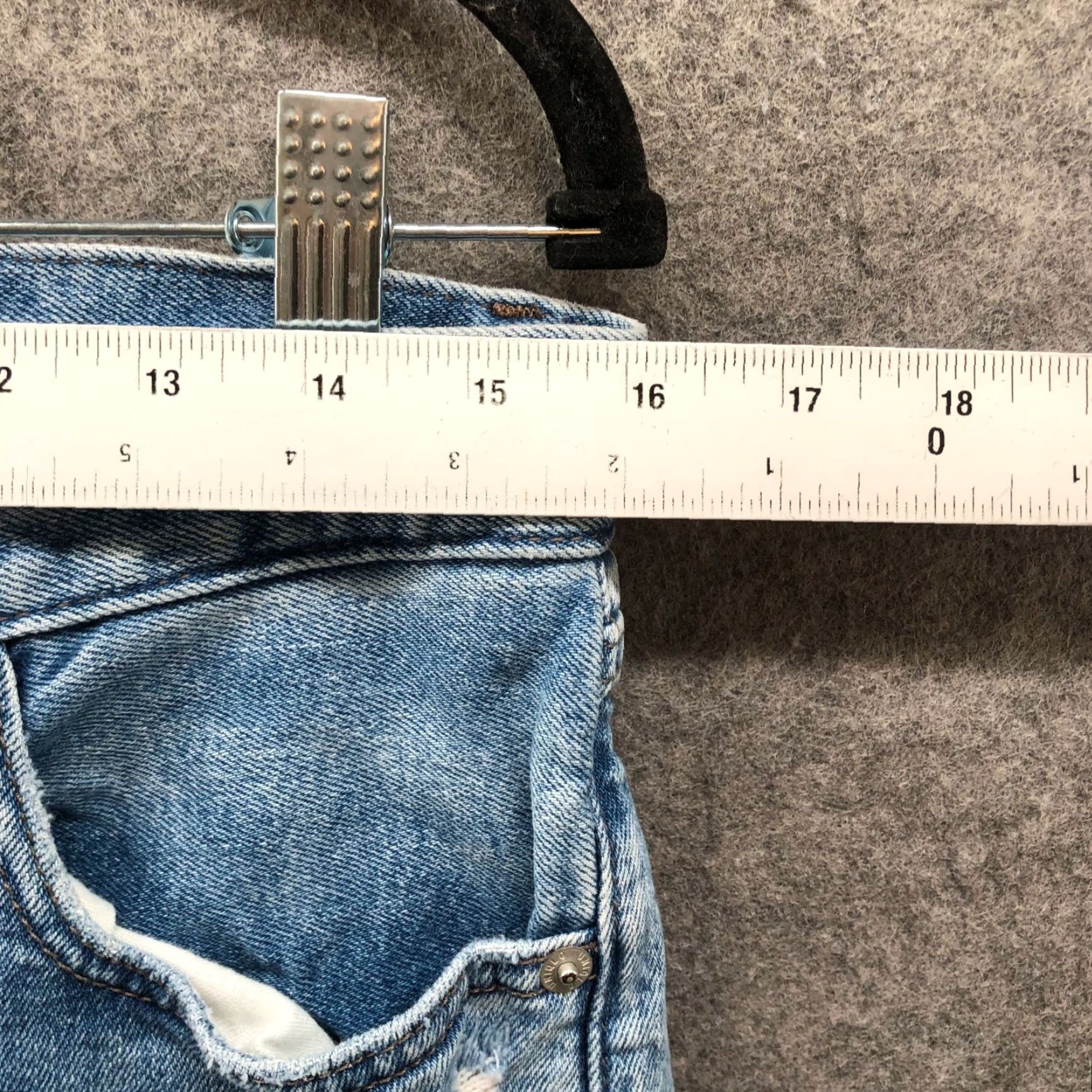 Uniqlo Uniqlo Slim Fit Jeans Mens 30 x 31 Blue Light Wash Stretch Distressed Denim 5-Pocket Jeans Mens Regular Size 30 Boys? (no) Size US 30 / EU 46 - 7 Thumbnail