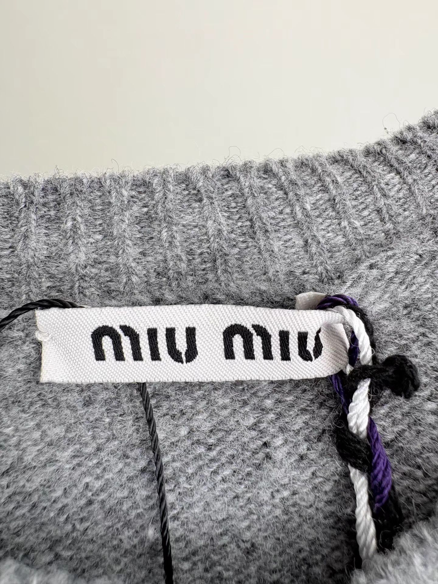 Miu Miu MIUMIU Grey V-Neck Wool Sweater Size S / US 4 / IT 40 - 4 Thumbnail