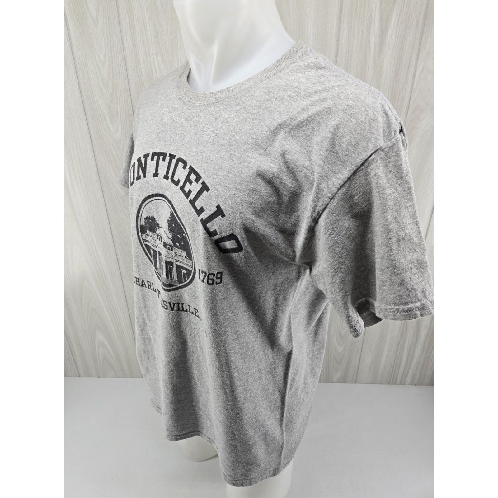 Gildan VINTAGE Monticello Charlottesville VA Gray T Shirt Large Gildan Men Short Sleeve Crew Neck Graphic Print Shirt Size US L / EU 52-54 / 3 - 5 Thumbnail