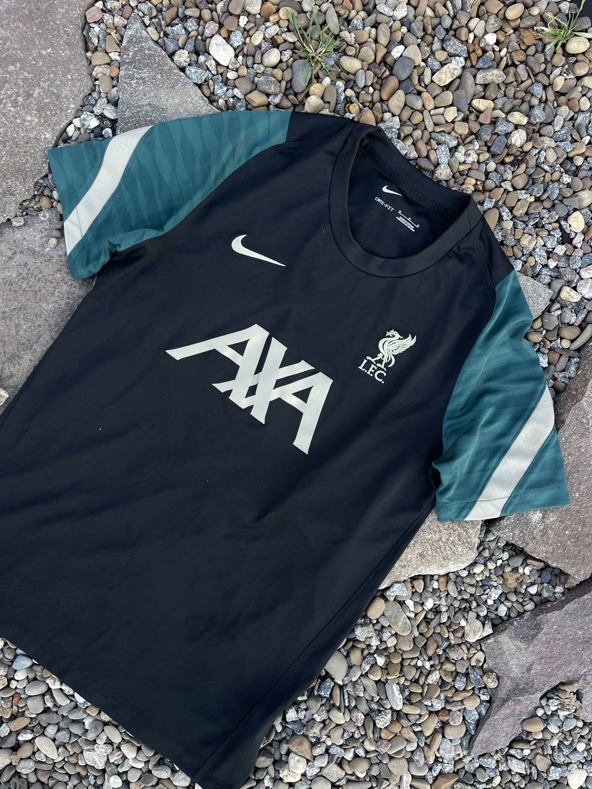 Nike 2022 Nike Liverpool soccer jersey Size US M / EU 48-50 / 2 - 2 Thumbnail