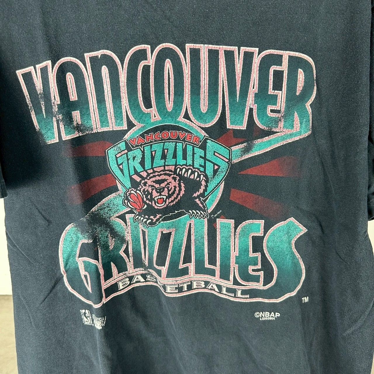 Logo 7 × NBA × Vintage Vintage 1994 Vancouver Grizzlies Basketball NBA XL T-shirt Size US XL / EU 56 / 4 - 6 Thumbnail