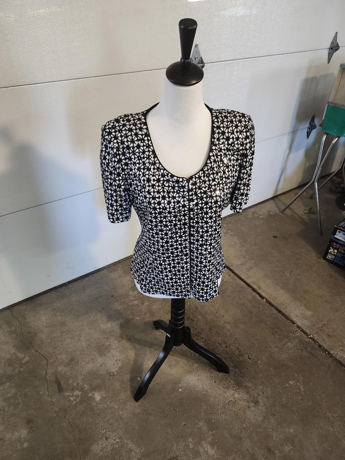 Designer St John evening top sz 8 Size M / US 6-8 / IT 42-44 - 3 Thumbnail