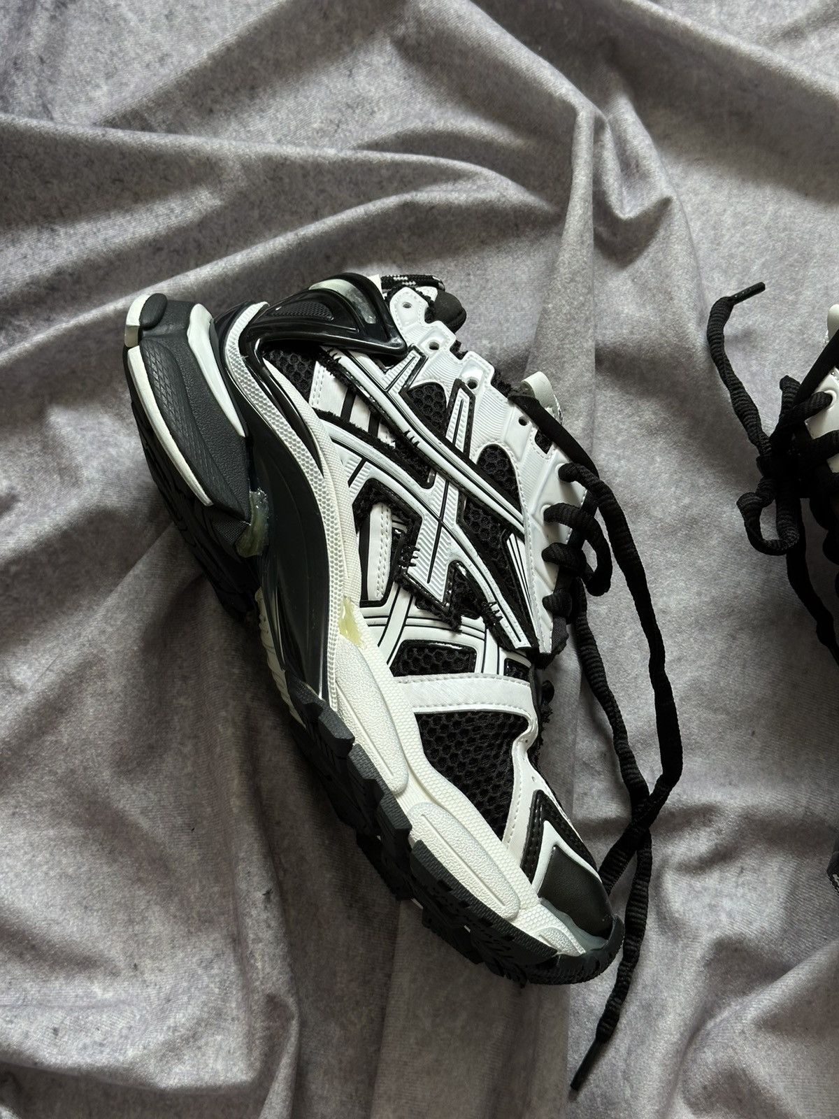 Balenciaga Balenciaga Runner White / Black Sneakers Shoes Size US 7 / EU 40 - 11 Thumbnail