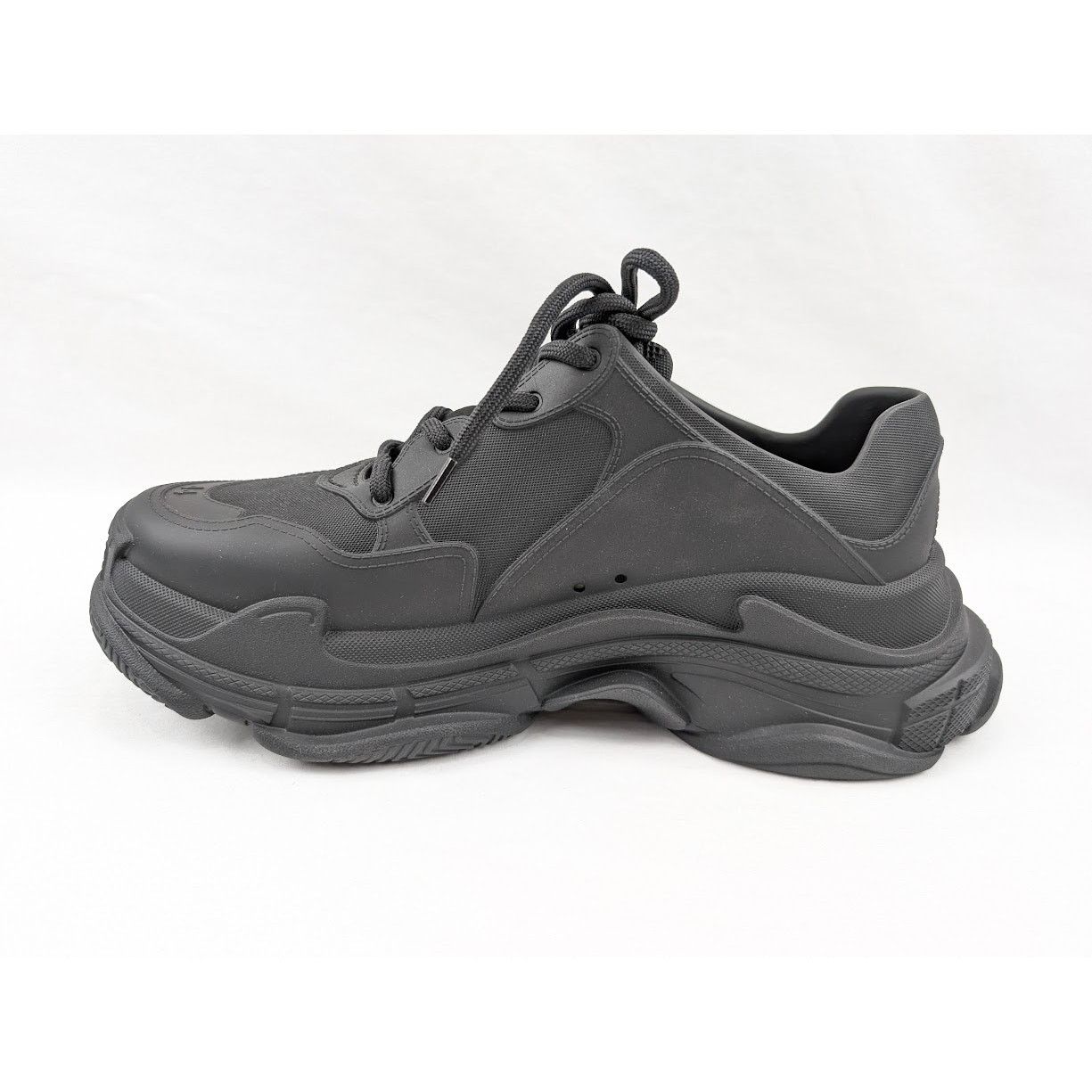 Balenciaga o1rshd1 Molded Triple S Sneakers in Black Size US 11 / EU 44 - 7 Thumbnail