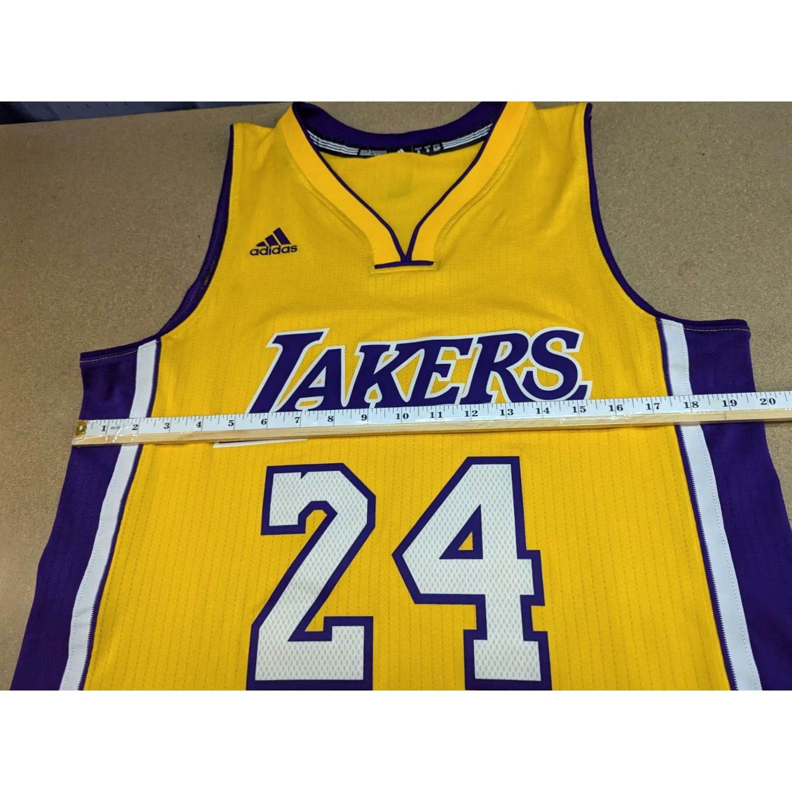 Adidas Nike Kobe Bryant 2016 Basketball Jersey Mens S Swingman adidas Yellow Short Sleeve T-Shirt Sportswear Size US S / EU 44-46 / 1 - 5 Thumbnail