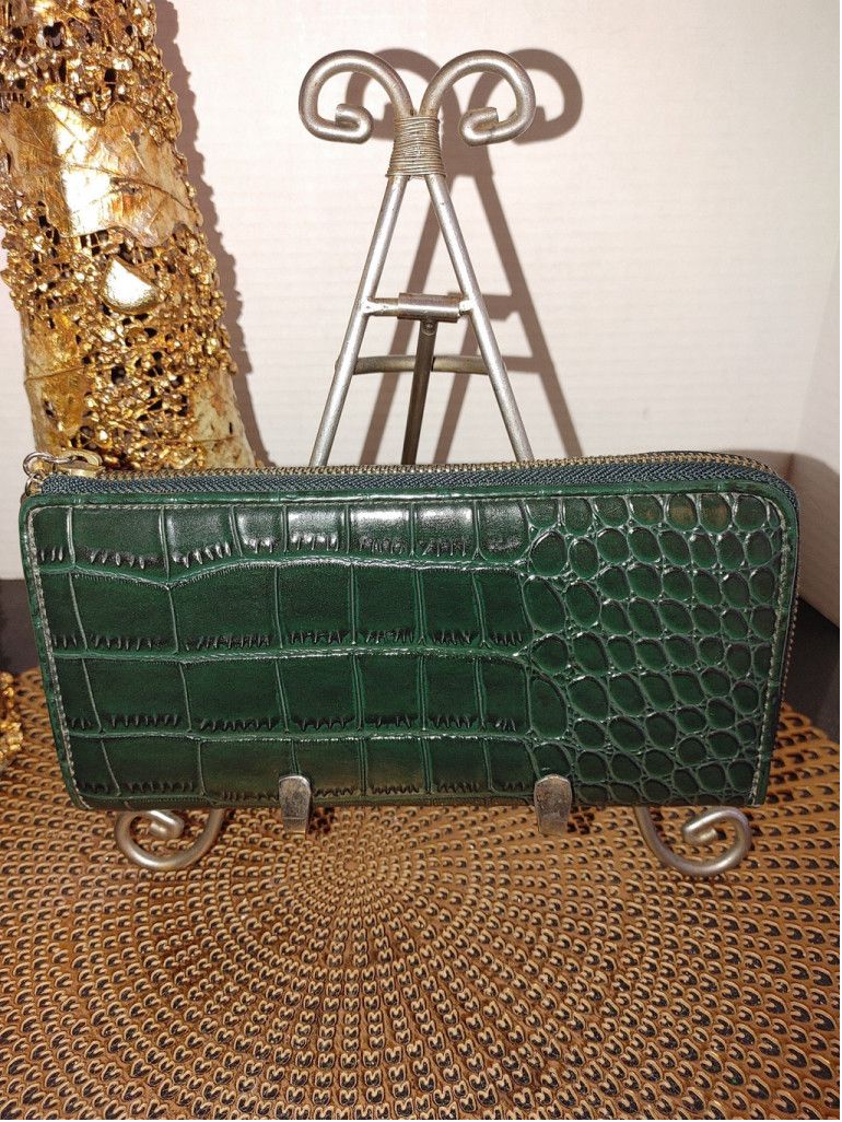 Objects IV Life Ivanka Trump Crocodile Zip Clutch\Wallet Size ONE SIZE - 4 Thumbnail