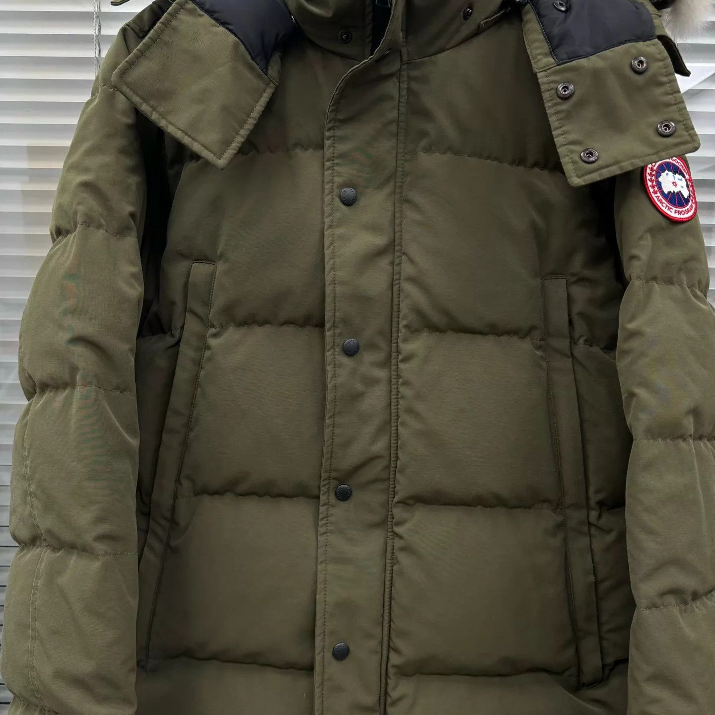 Canada Goose Canada Goose Wyndham Military Green XL Cuffs Snag Size US XL / EU 56 / 4 - 3 Thumbnail