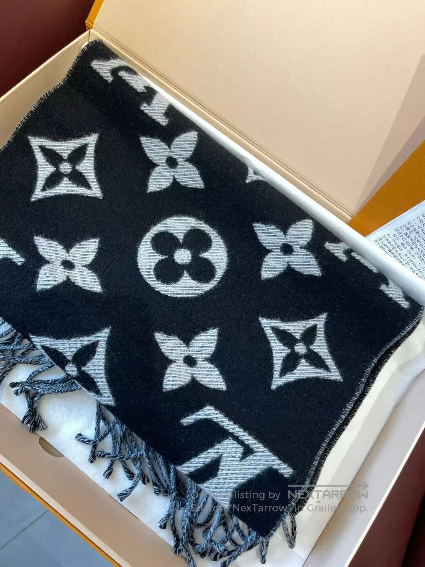 Louis Vuitton Louis Vuitton Wool Logo Scarf. Size ONE SIZE - 2 Thumbnail
