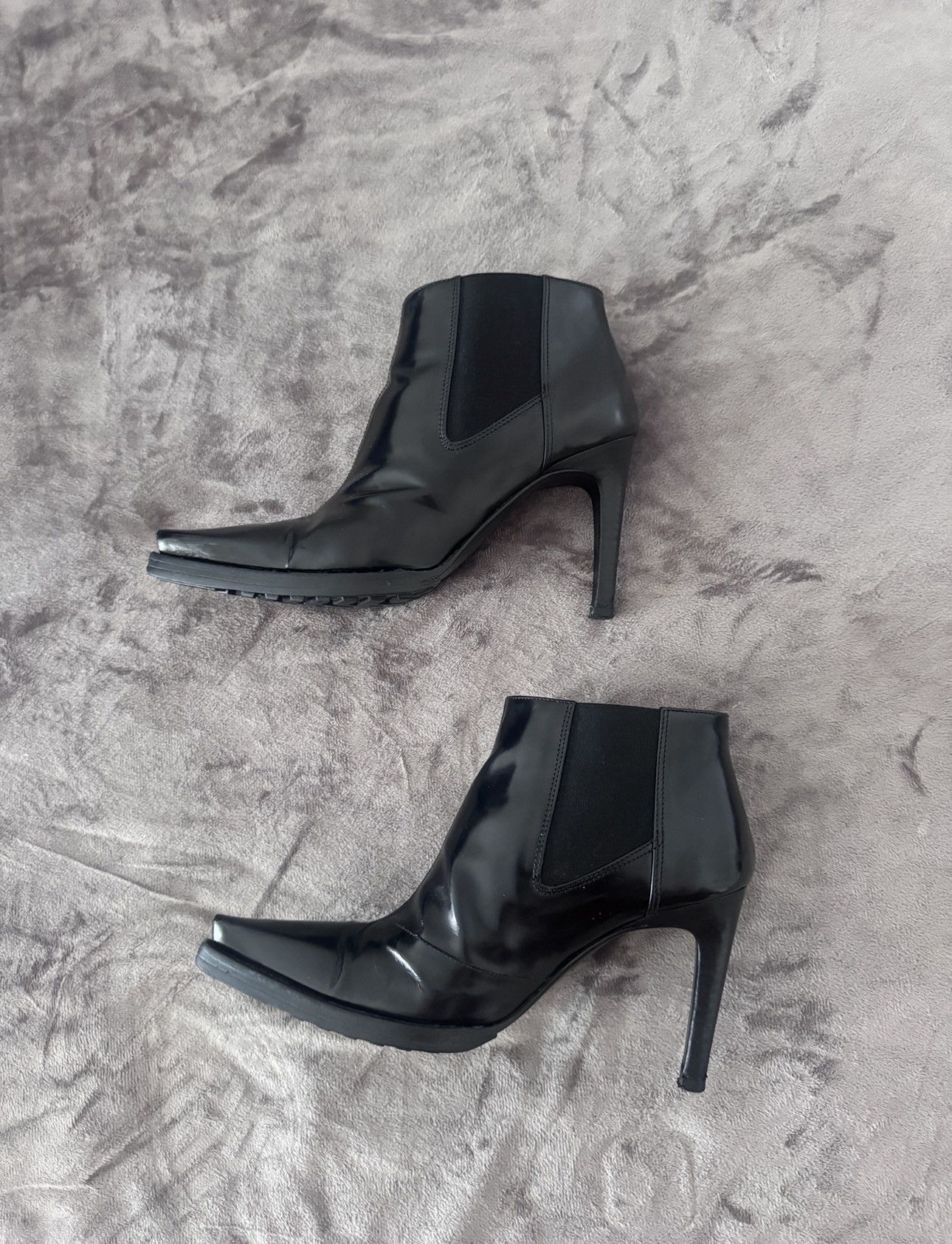 Miu Miu Vintage Miu Miu Chelsea-style ankle boots in patent leather Size US 6 / IT 36 - 11 Thumbnail