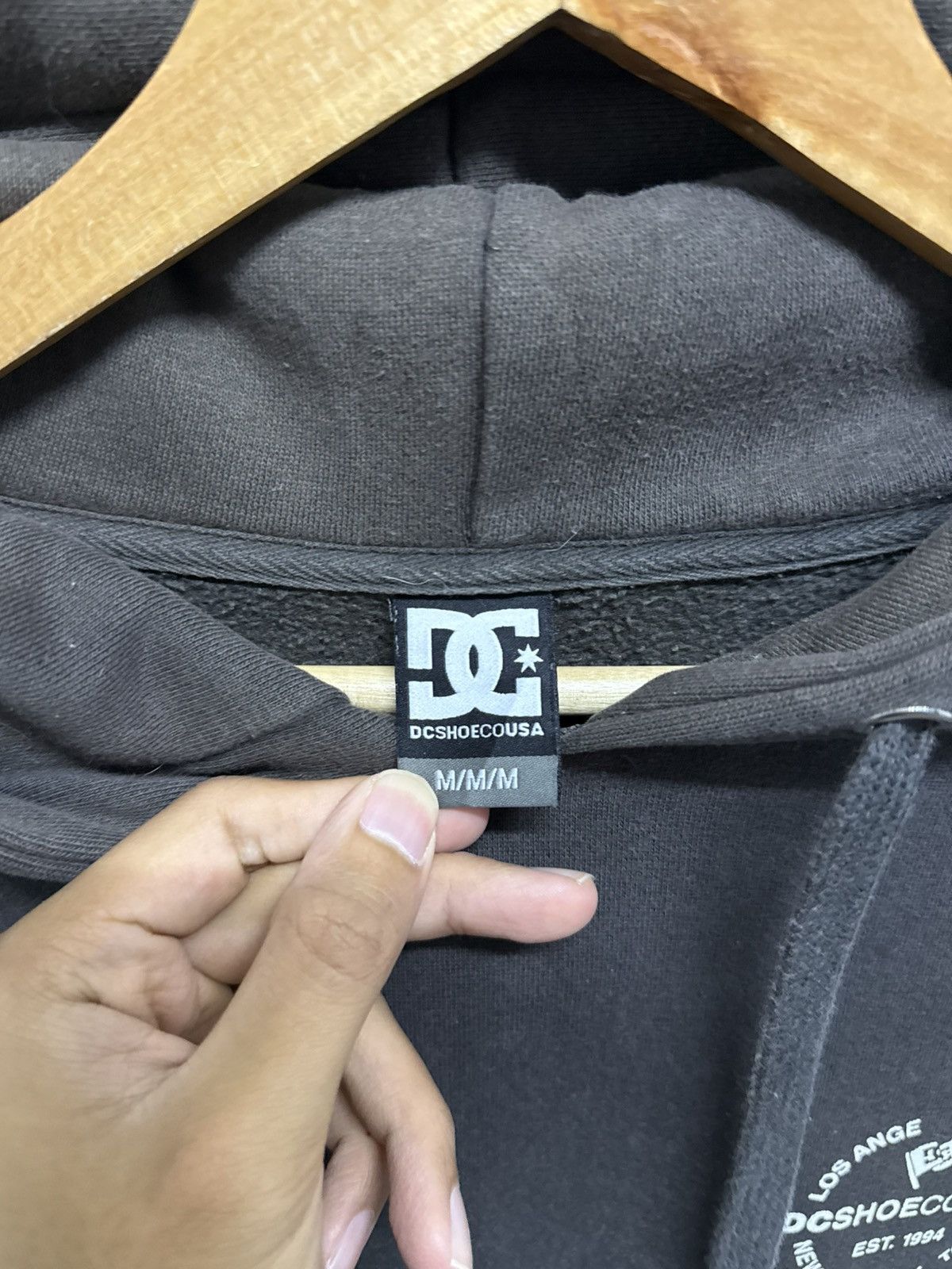 DC 2000s Faded DCSHOECOUSA Baggy Hoodie Size US M / EU 48-50 / 2 - 4 Thumbnail