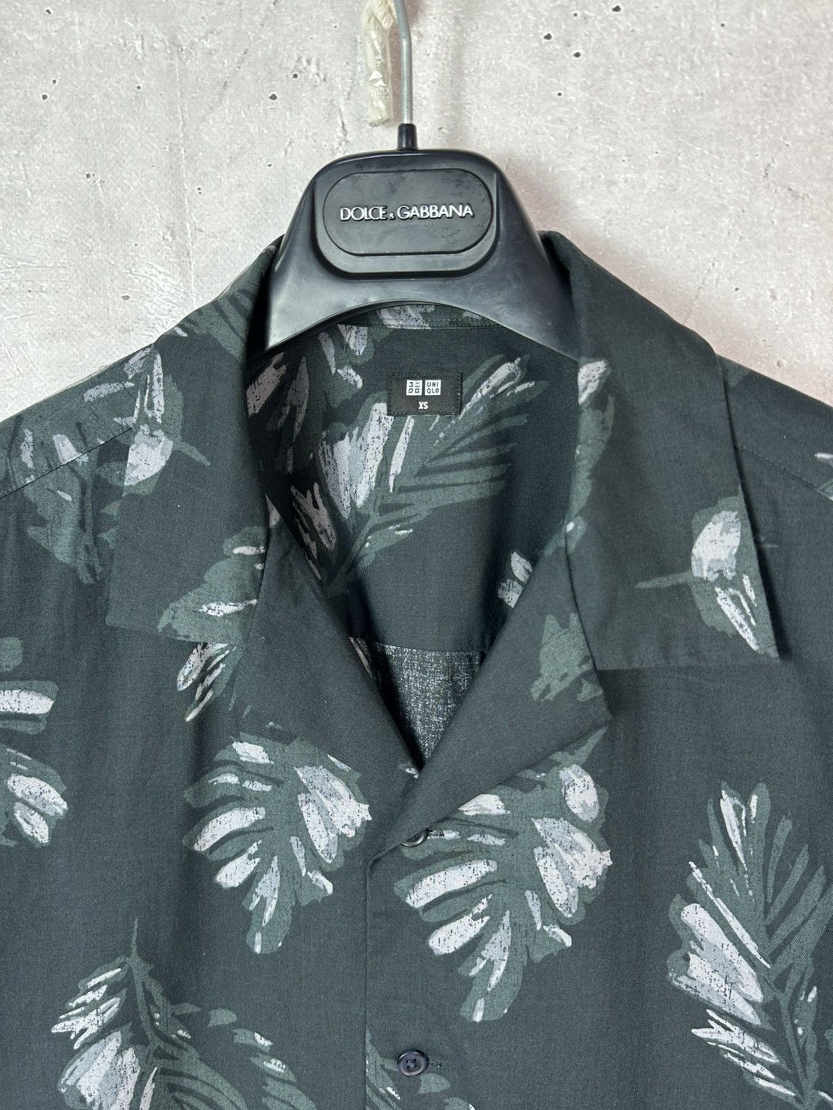 Uniqlo Uniqlo Tropical Leaves Dark Green Short Sleeve Shirt Size US S / EU 44-46 / 1 - 5 Thumbnail