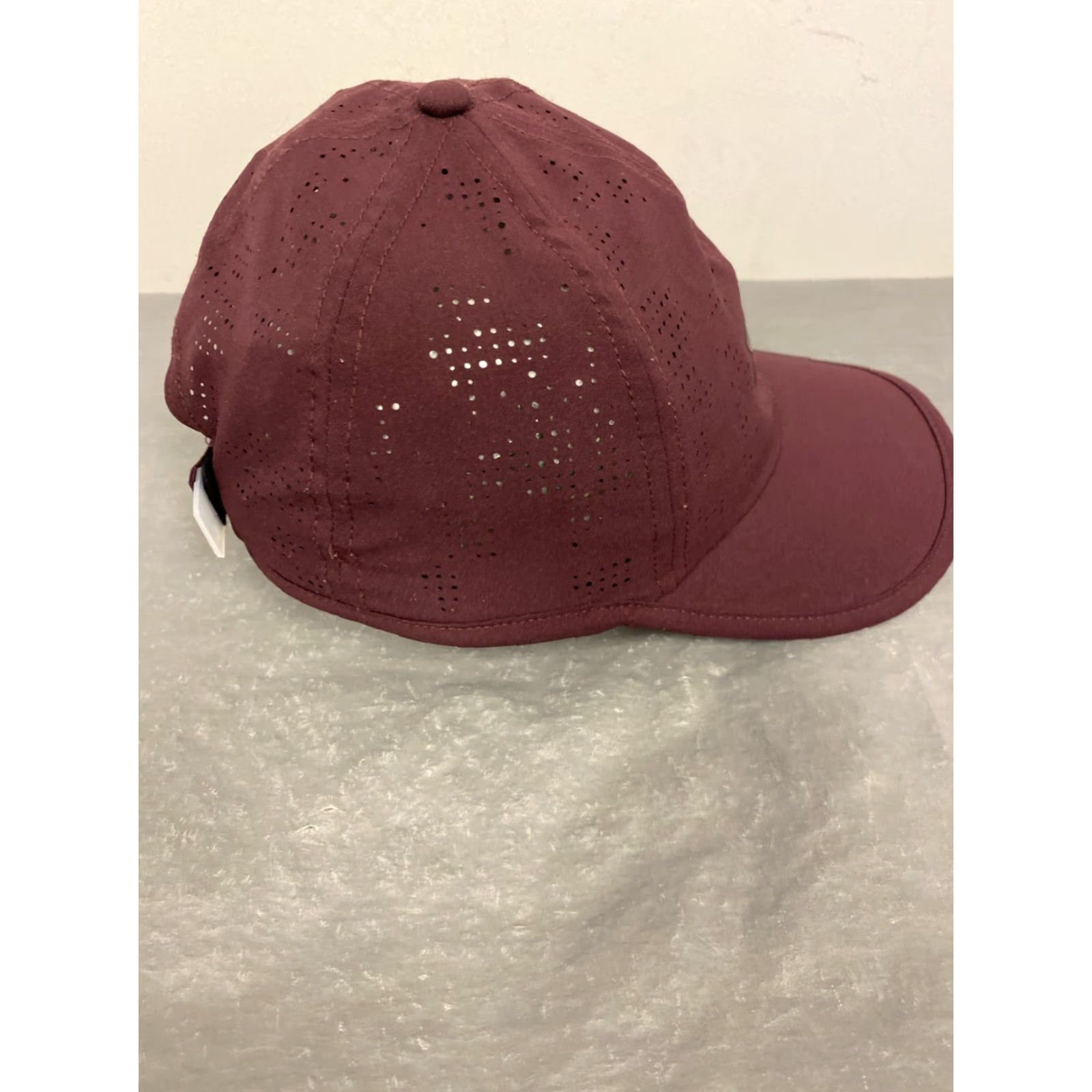 Under Armour Under Armour Hat Cap Women’s 5 Panel Maroon Adjustable Breathable Moisture Wicking Reflective Strap Running/920 Size ONE SIZE - 2 Thumbnail