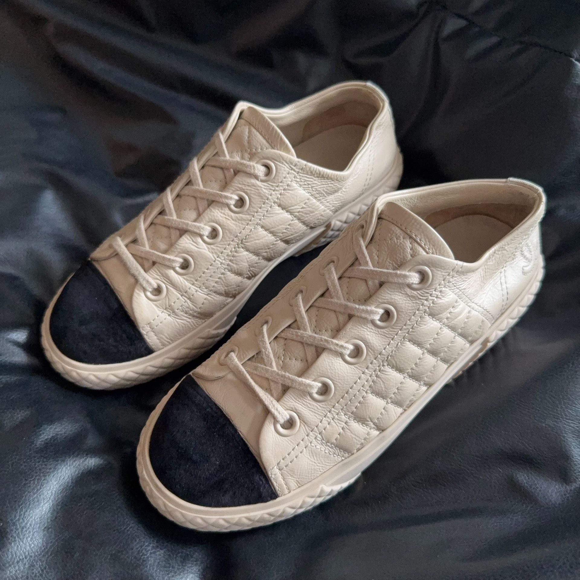 Chanel Chanel Lowtop Sneakers 36 Women Size US 6 / IT 36 - 1 Thumbnail