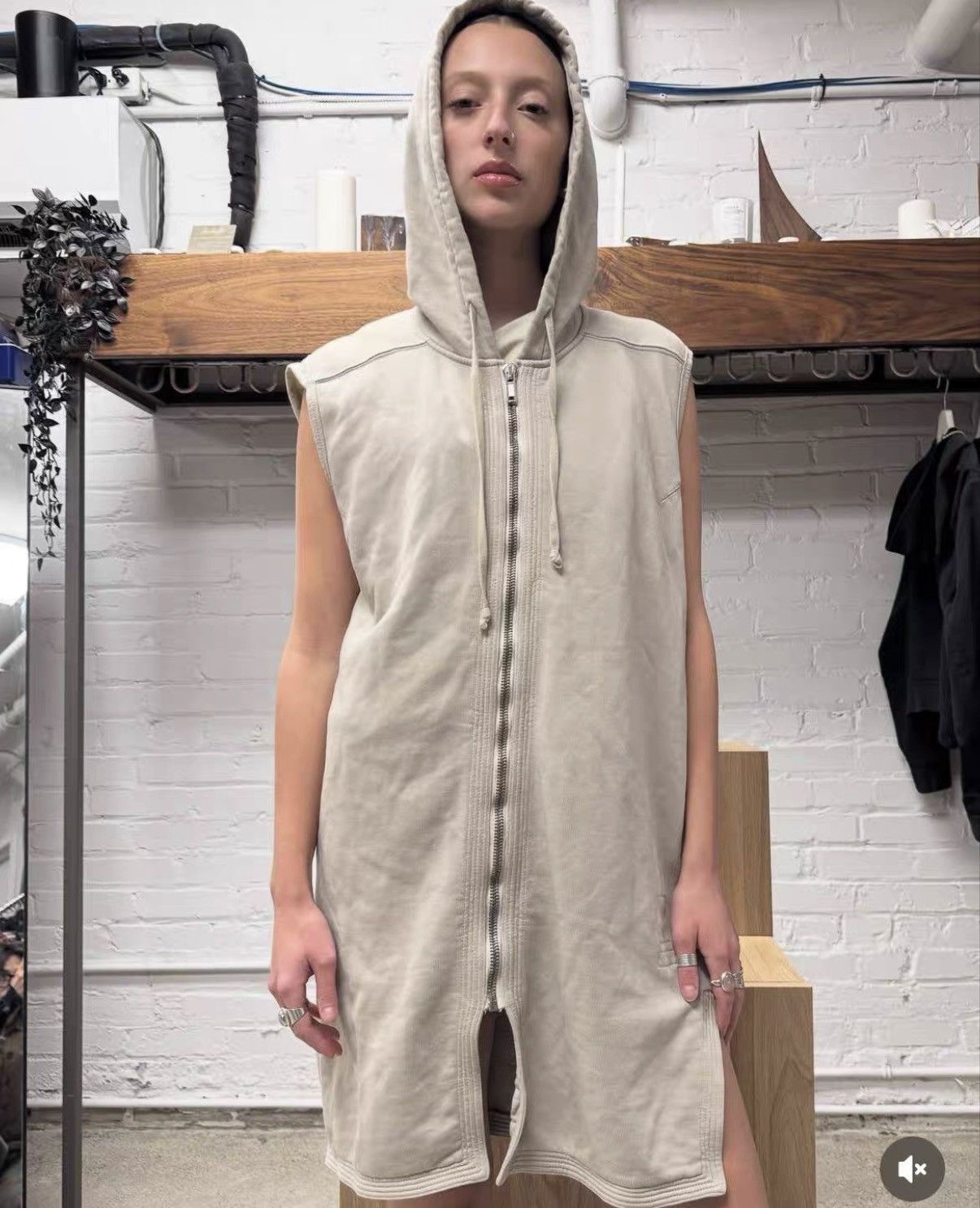 Rick Owens Rick Owens DRKSHDW Grey Sleeveless Zip Hoodie J31 Size US L / EU 52-54 / 3 - 7 Thumbnail