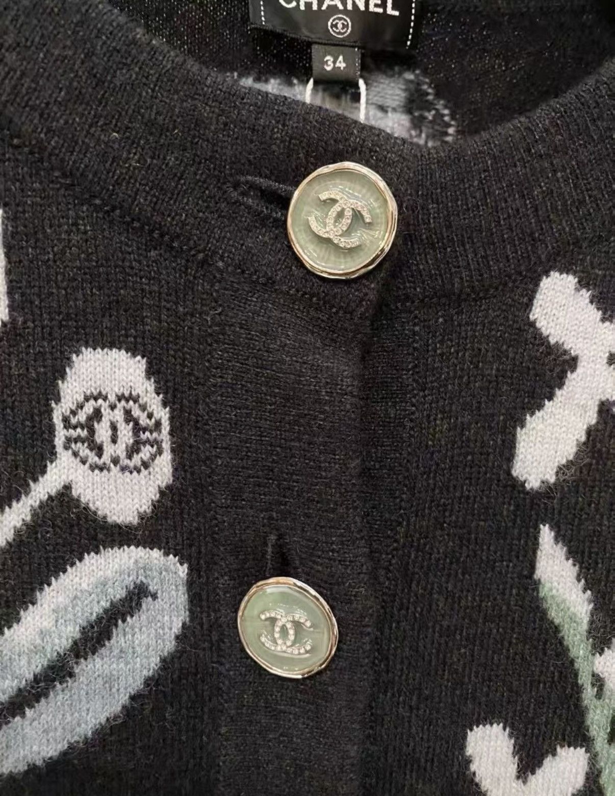 Chanel Chanel Cashmere Knit Top with Floral Detail J33 Size XS / US 0-2 / IT 36-38 - 3 Thumbnail