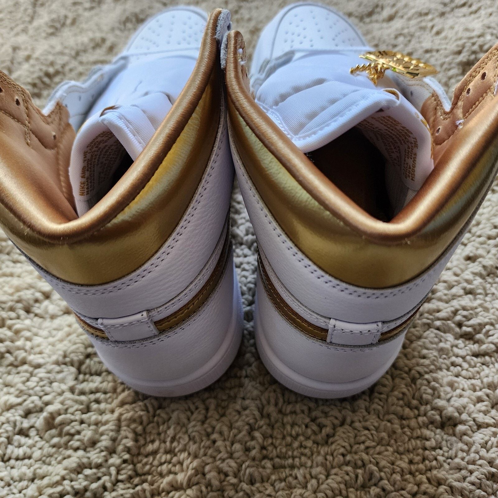 Jordan Brand Wmns Air Jordan 1 Retro OG High Metallic Gold Brand New Sz 8 Size US 8 / IT 38 - 6 Thumbnail