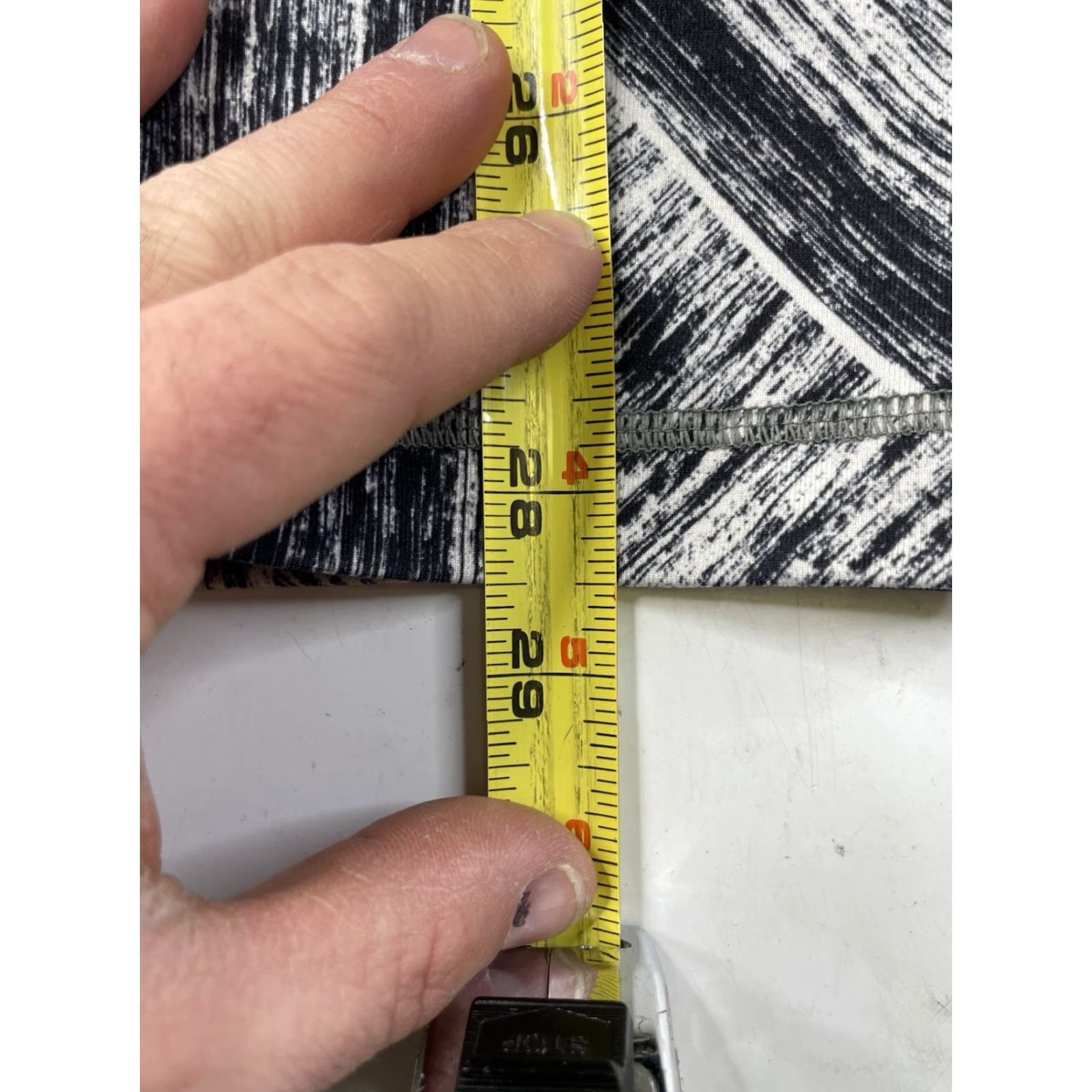 Lululemon Lululemon Wunder Under Crop II Leggings Size 6 White Black Multicolor Geometric Luon Cropped Skinny Women Activewear Pants/Leggings Size 28" / US 6 / IT 42 - 2 Thumbnail