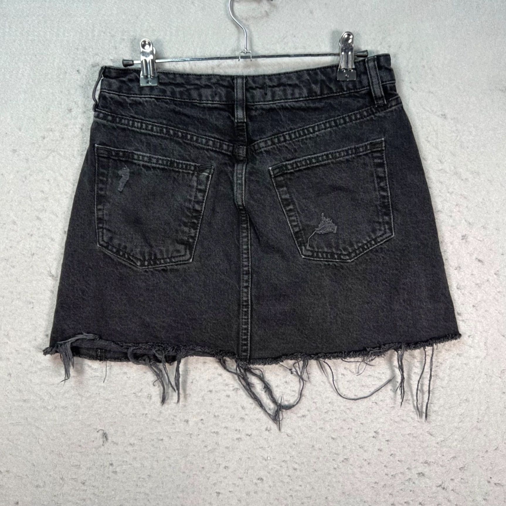 Vintage We The Free Womens Skirt Mini 28 Black Denim Bohemian Distressed Frayed Pockets Vintage No N/A Size 28" / US 6 / IT 42 - 2 Thumbnail
