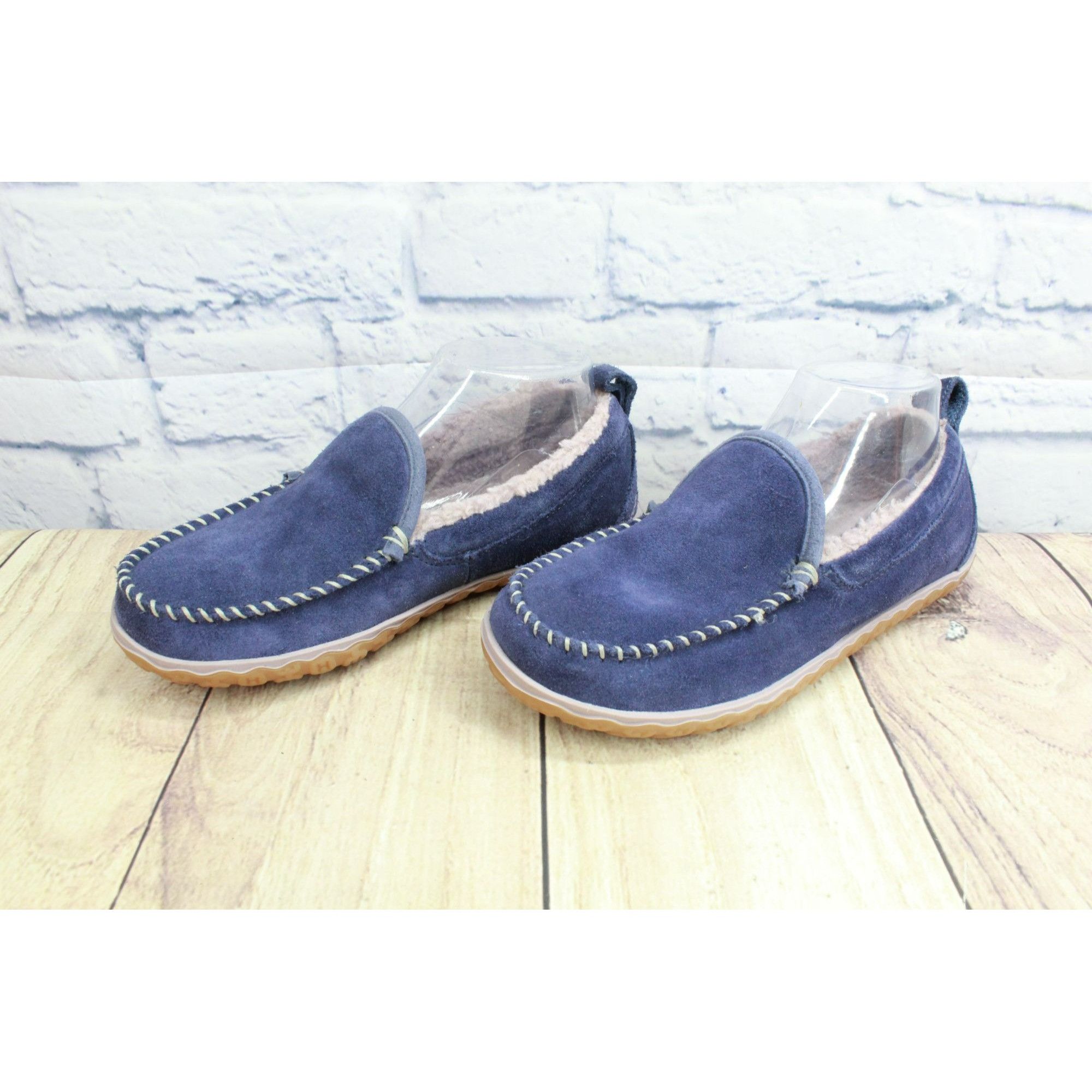 L.L. Bean LL Bean Women's Fleece Mountain Moccasin Slippers Size US 6 / IT 36 - 2 Thumbnail