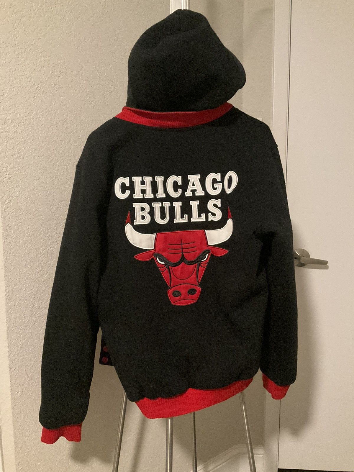 NBA × Vintage Vintage Chicago Bulls reversable jacket fits like medium Size US XS / EU 42 / 0 - 1 Thumbnail