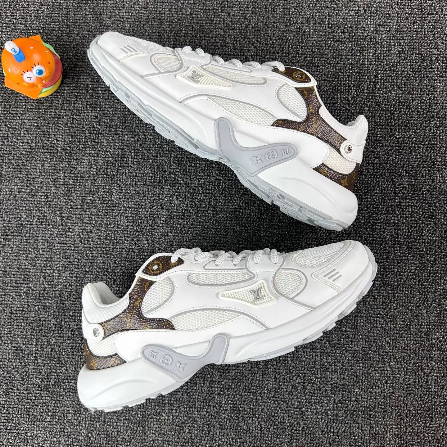 Louis Vuitton LV White Monogram Sneakers Worn Twice Size 37 HB6660 Size US 6.5 / IT 36.5 - 4 Thumbnail