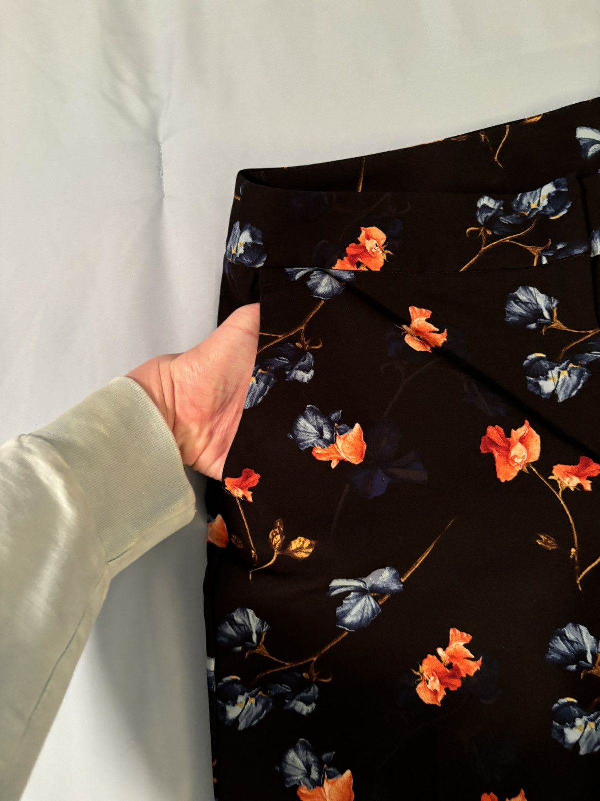 Cynthia Rowley × Designer Floral Dress Pants Slacks Flower Pattern Design Black Color Size 28" / US 6 / IT 42 - 6 Thumbnail